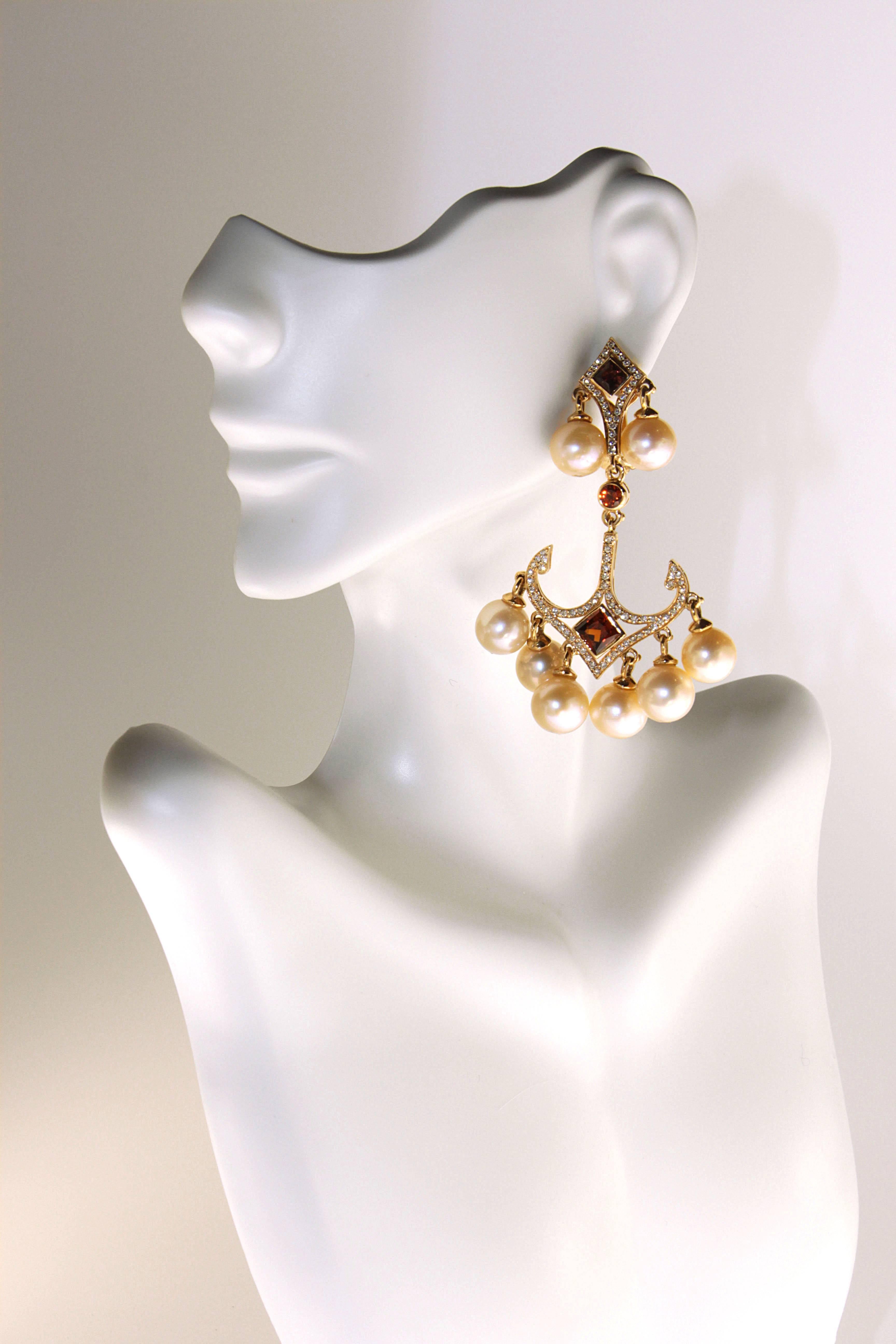 Grec classique Zorab Creation Perle Grenat Spinel avec Diamants Blancs Boucle d'Oreille Chandelier en Or en vente