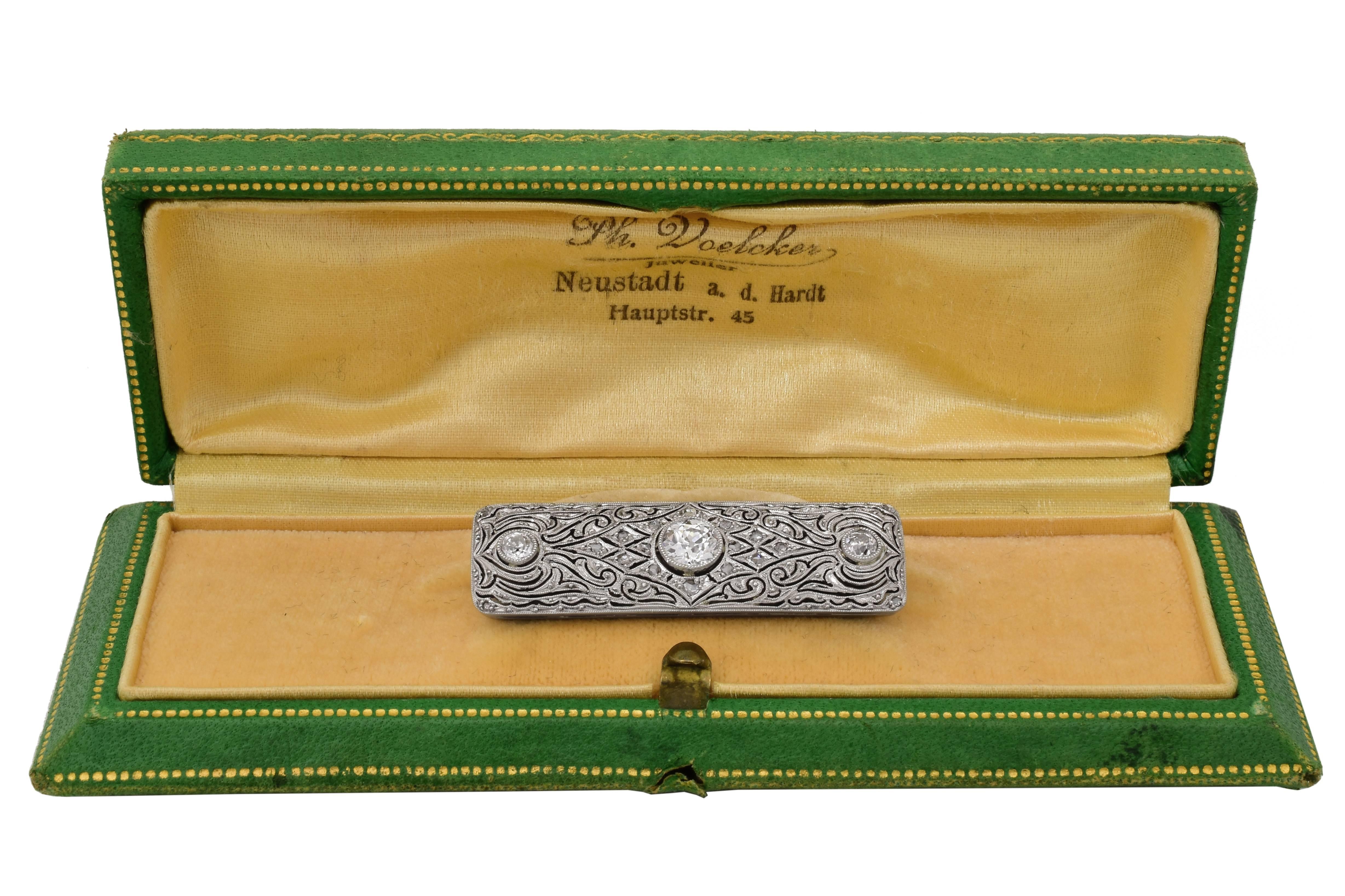 Round Cut 1930s Diamond Platinum Brooch For Sale