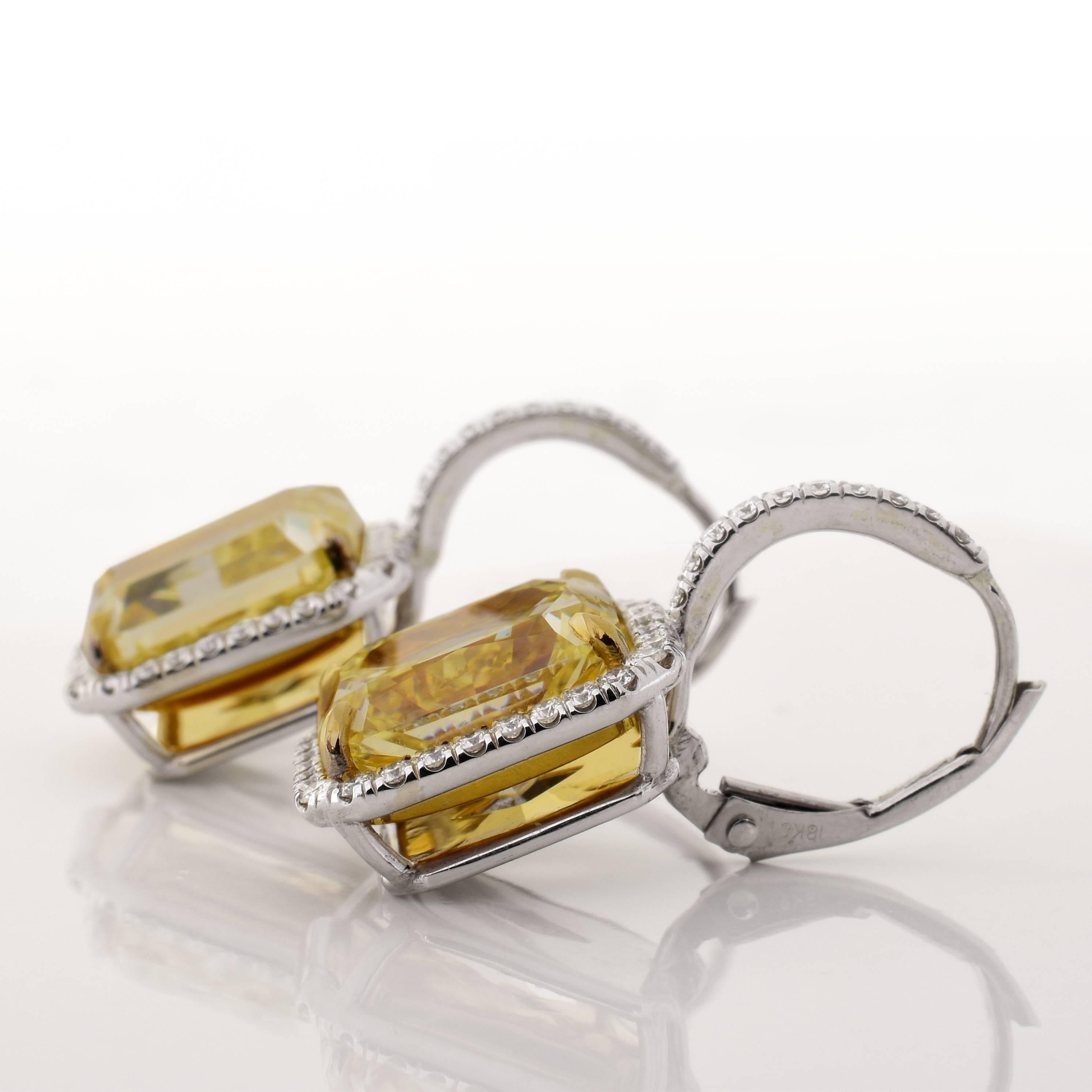 Fancy Yellow Diamond Gold Platinum Drop Earrings In Excellent Condition For Sale In Los Angeles, CA