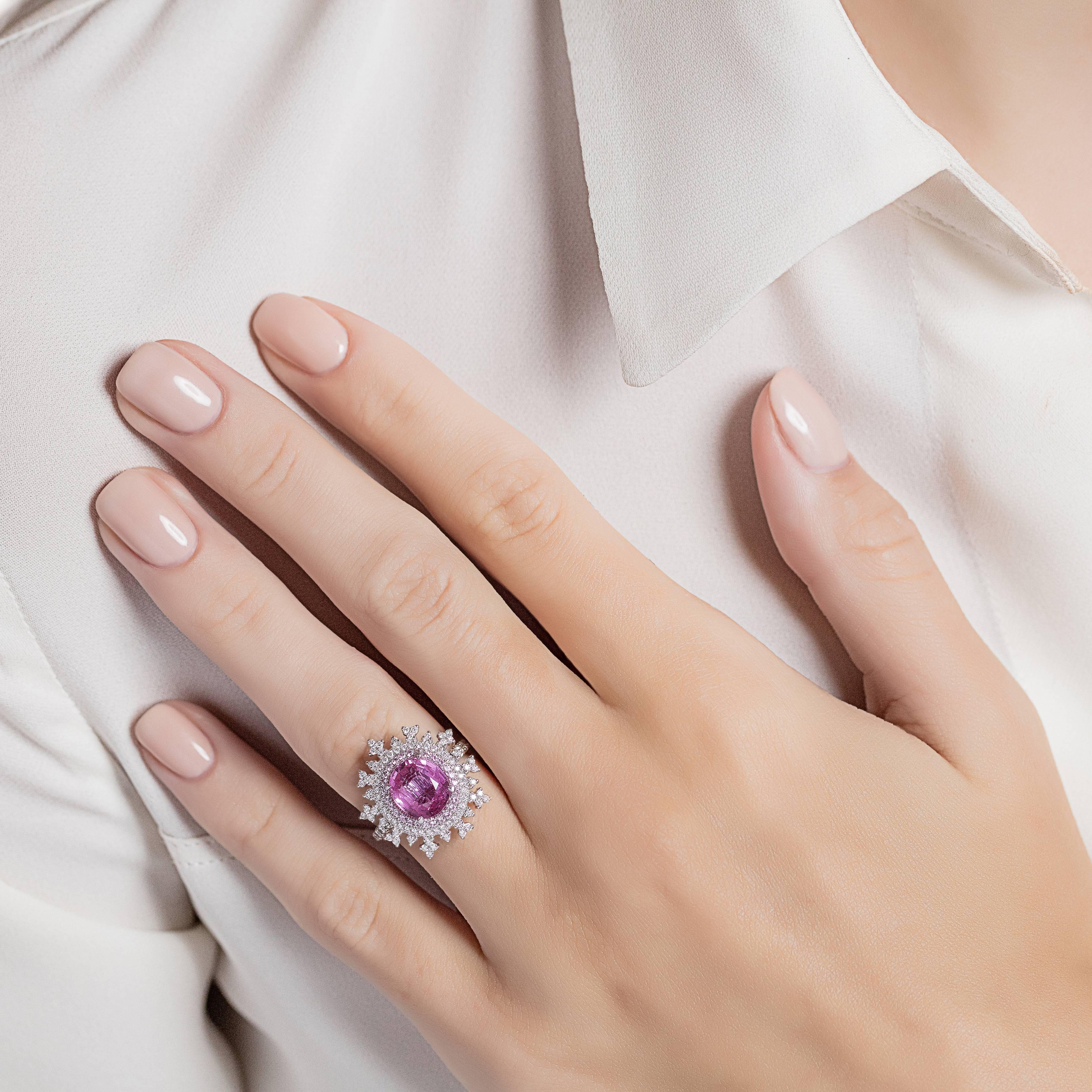 18K white gold (5.0g), 1 pink oval sapphire 2.21ct. (13mm), round-cut pink sapphires 0.15ct, 105 white round-cut diamonds 0.60ct. 

An exquisite 18ct. white gold and pink oval sapphire diamond flake ring. The Pink Sapphire is surrounded with 105