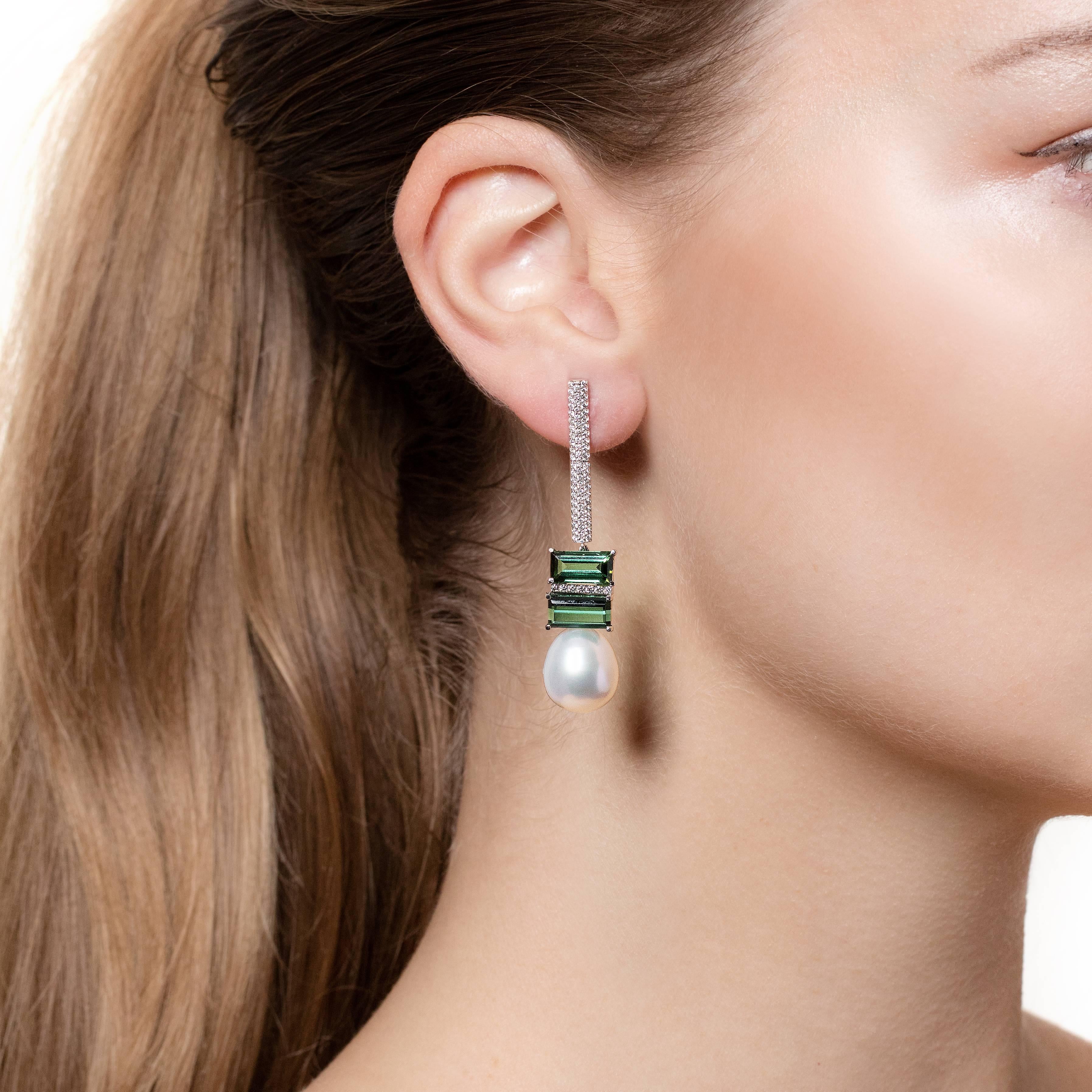 18K white gold (7.0g), 4 green baguette-cut tourmalines 8.00ct., 2 white South Sea drop pearls, 146 white round-cut diamonds 0.80ct.

A pair of outstanding white gold and green baguette tourmaline, South Sea peal and diamond long earrings. The Elle