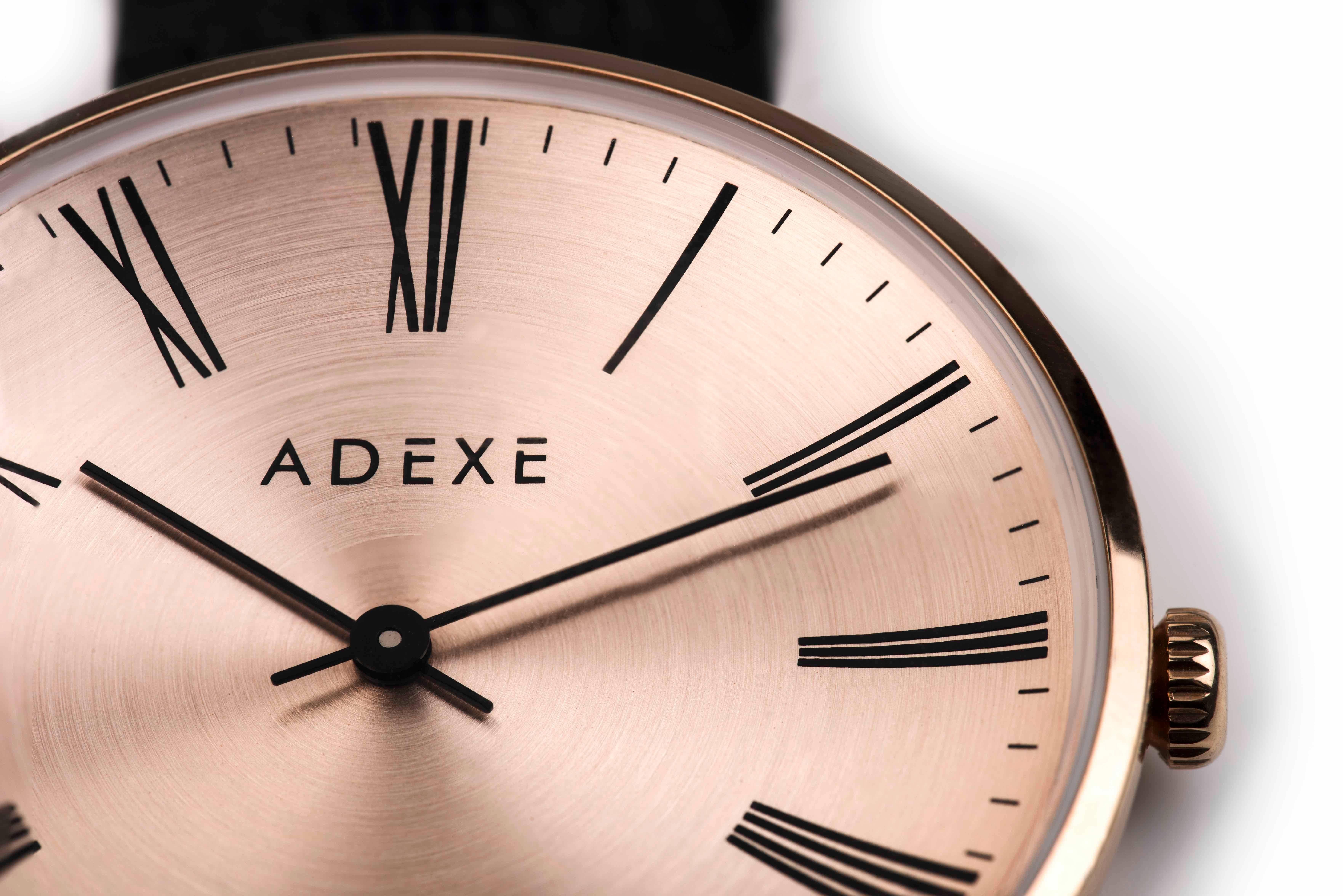 Contemporain ADEXE Watches Montre de designer Timeless en cuir véritable italien Sistine noir et or rose en vente