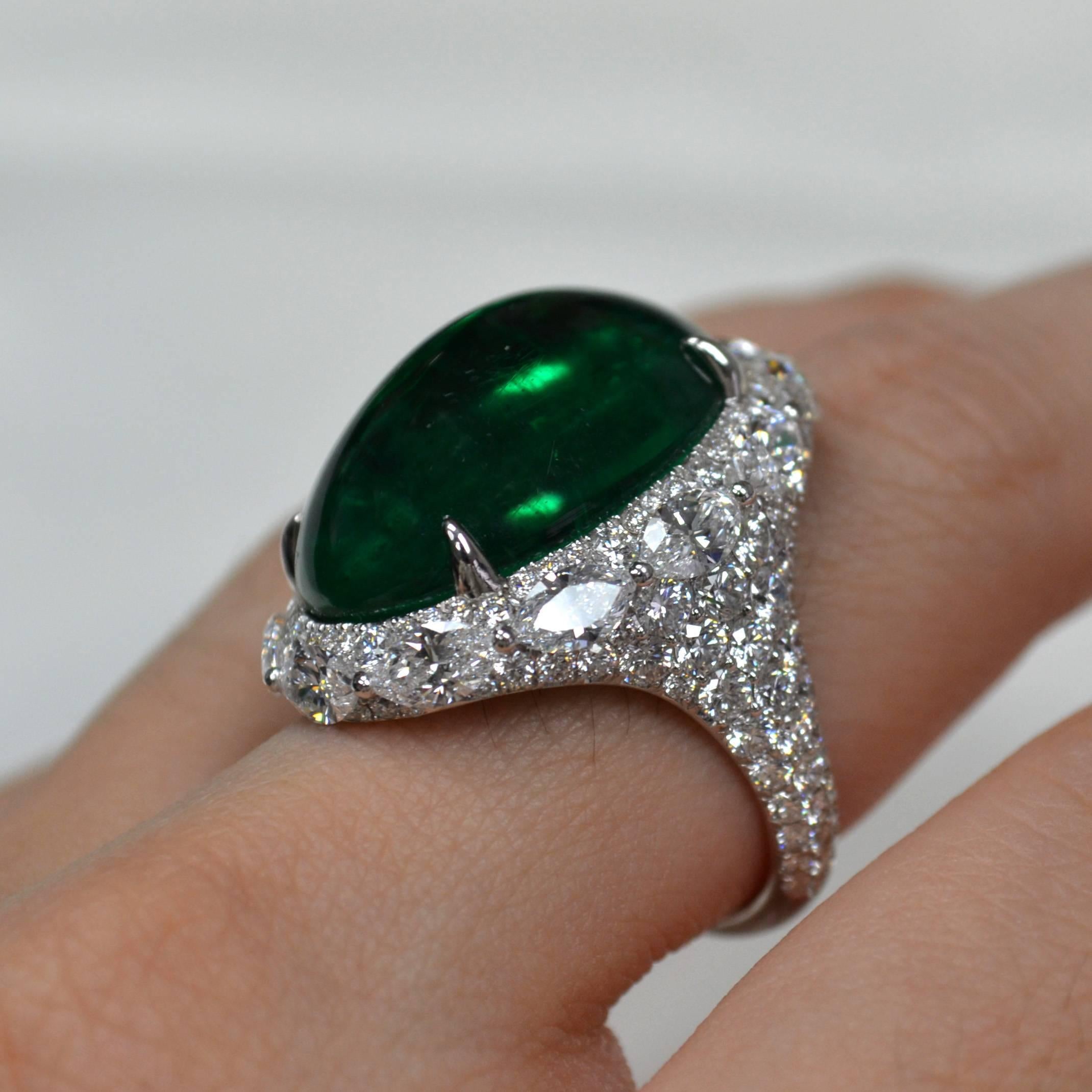 21.49 Carat Oval Cabochon Emerald Diamond Ring In New Condition For Sale In New York, NY