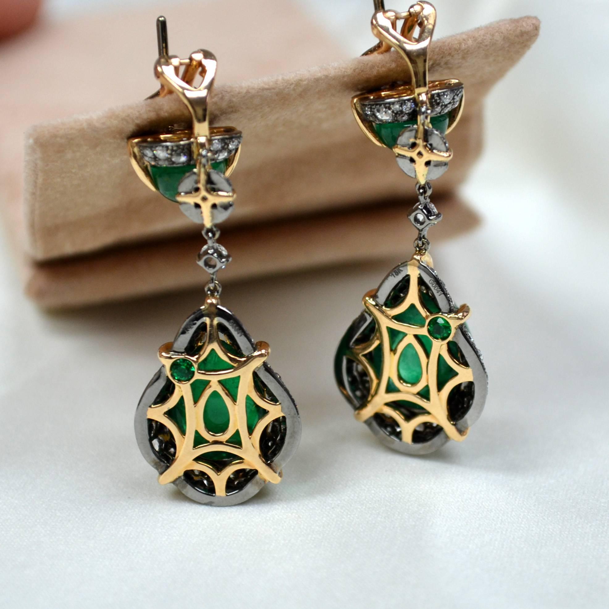 Contemporary 15.74 Carat Pear Cabochon Emerald Diamond 18 Karat Gold Drop Earrings For Sale