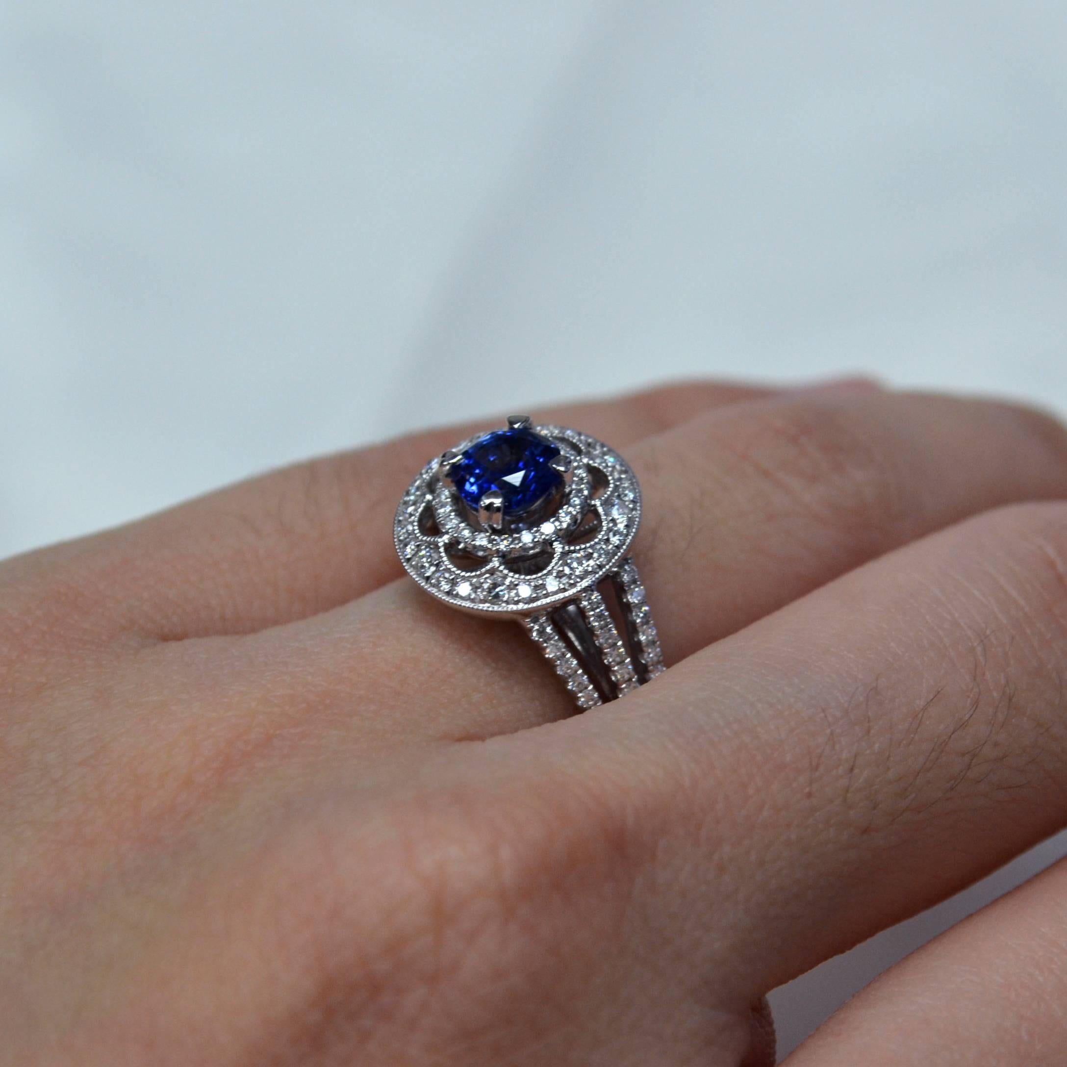 Round Cut Round Ceylon Blue Sapphire Diamond 18 Karat Gold Solitaire Ring For Sale