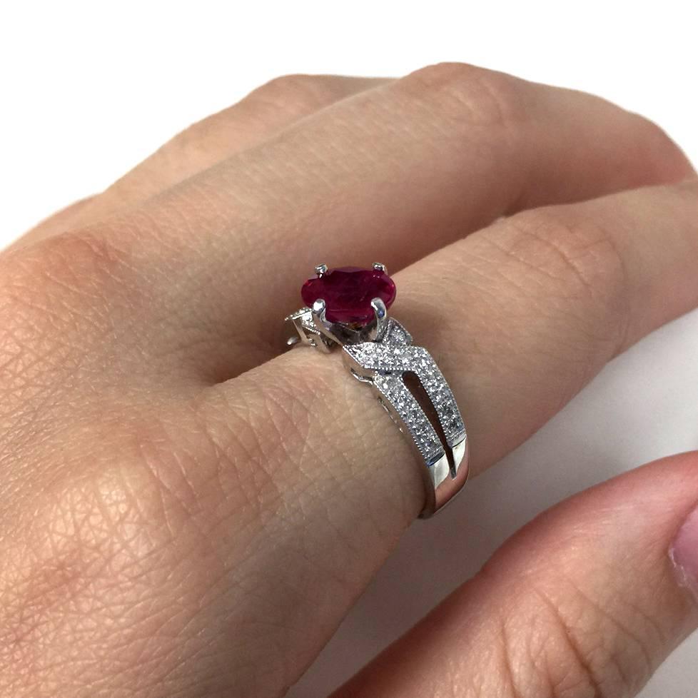 Oval Ruby Diamond 18 Karat Gold Solitaire Ring In New Condition For Sale In New York, NY