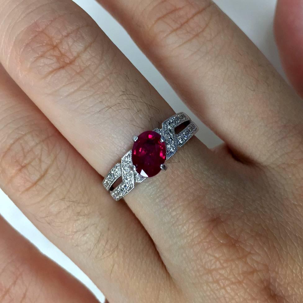Women's or Men's Oval Ruby Diamond 18 Karat Gold Solitaire Ring For Sale