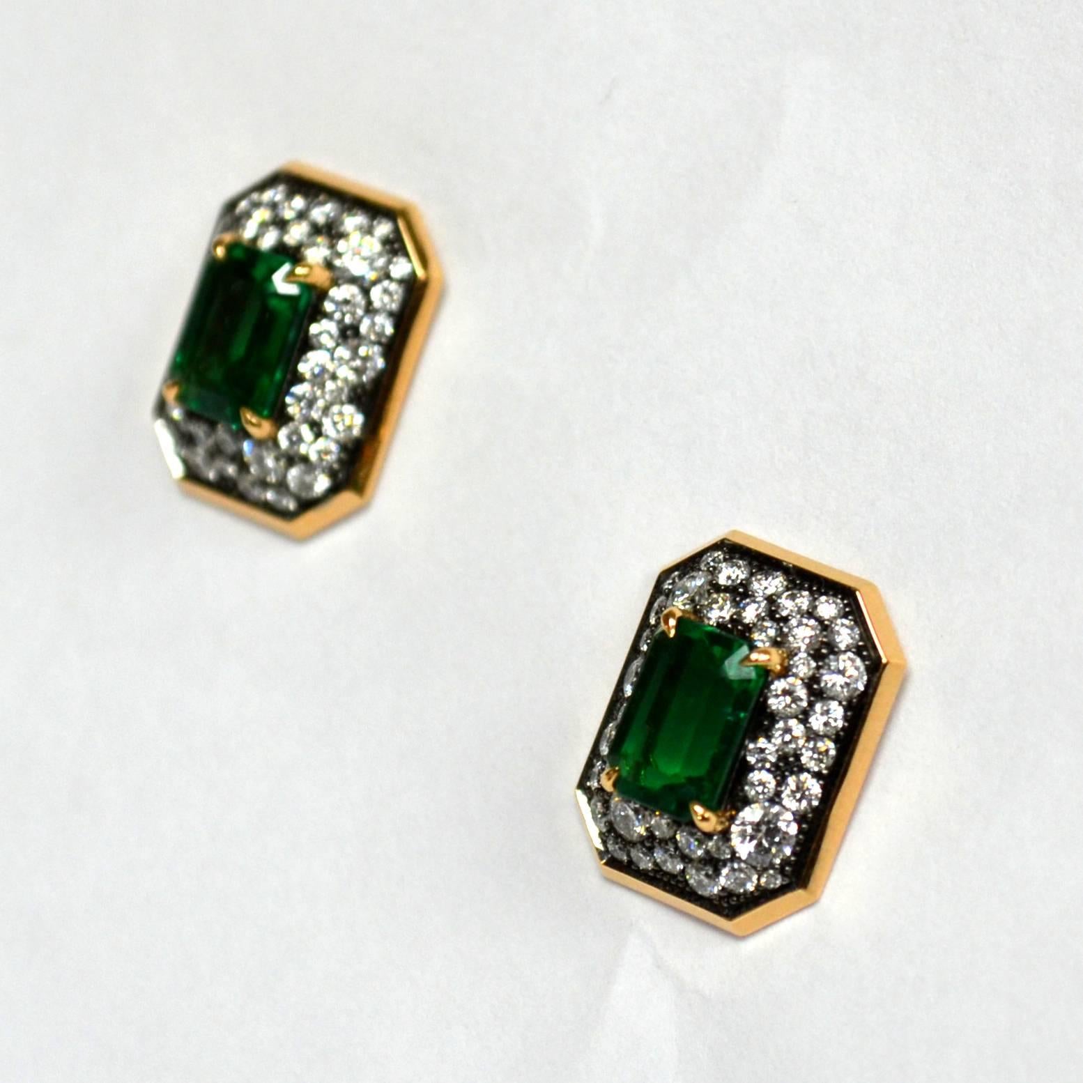 Emerald Diamond Art Deco 18 Karat Gold Stud Earrings In New Condition For Sale In New York, NY