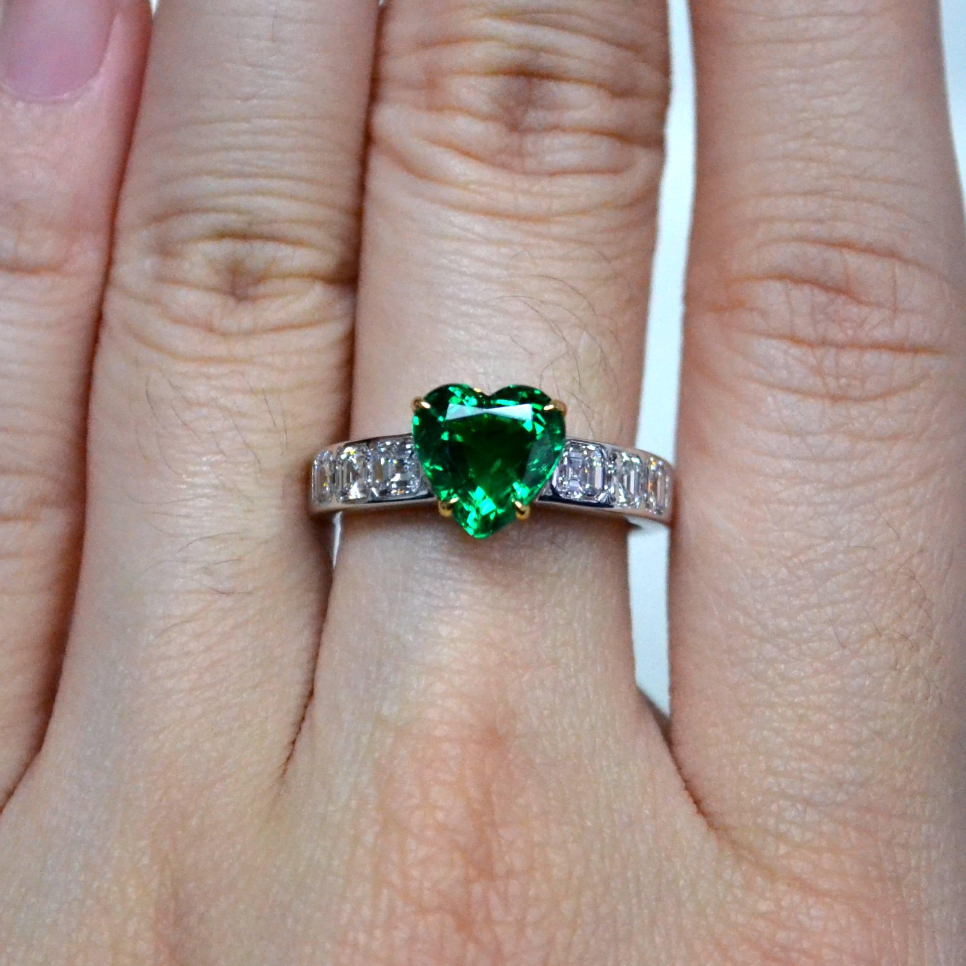 Heart Shaped Emerald Diamond 18 Karat Gold Solitaire Ring For Sale 2