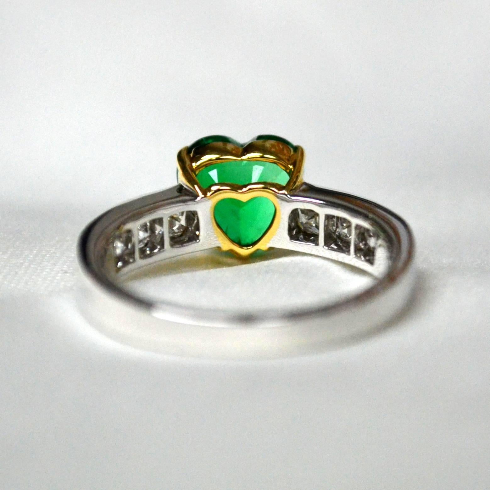 Heart Shaped Emerald Diamond 18 Karat Gold Solitaire Ring For Sale 1