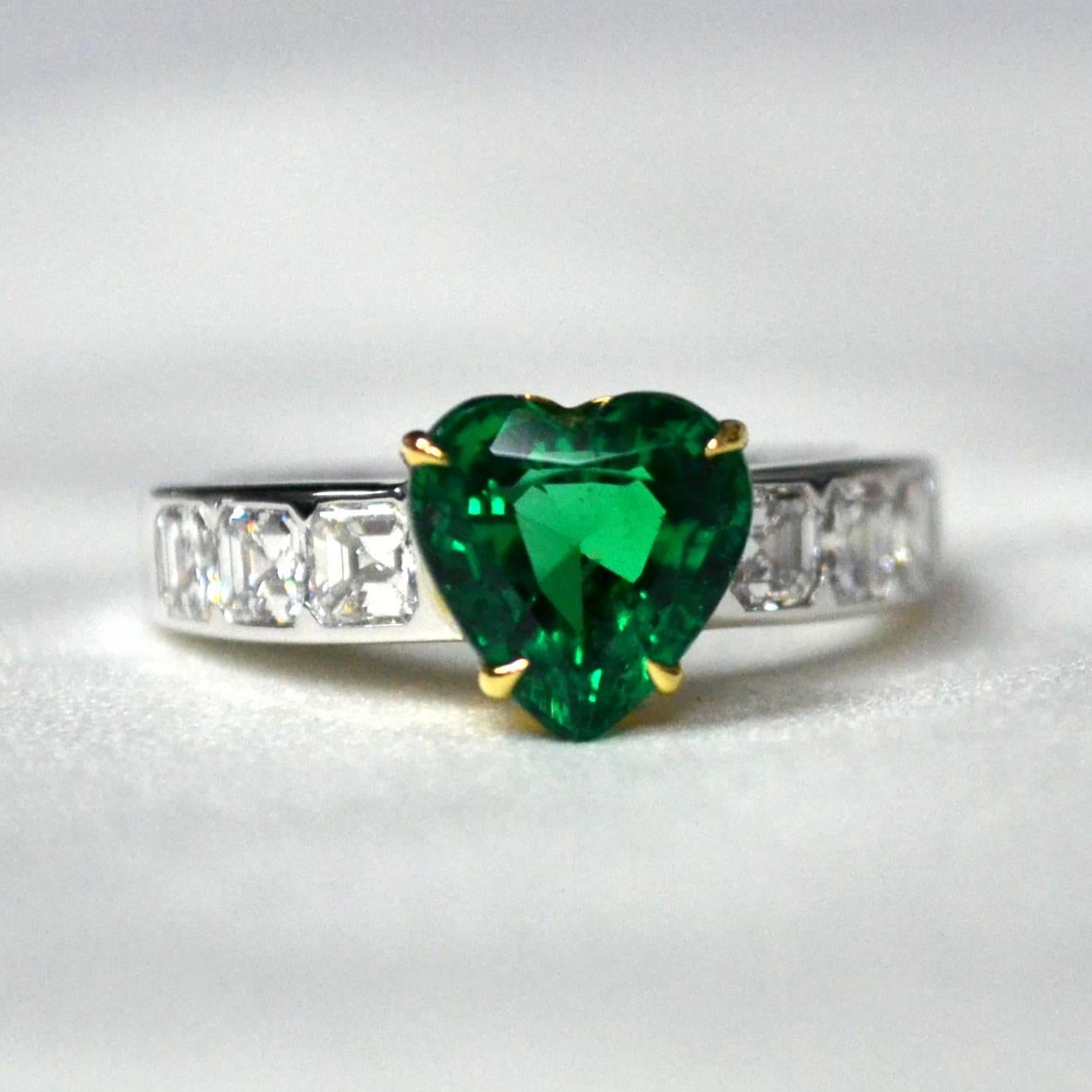 Modern Heart Shaped Emerald Diamond 18 Karat Gold Solitaire Ring For Sale