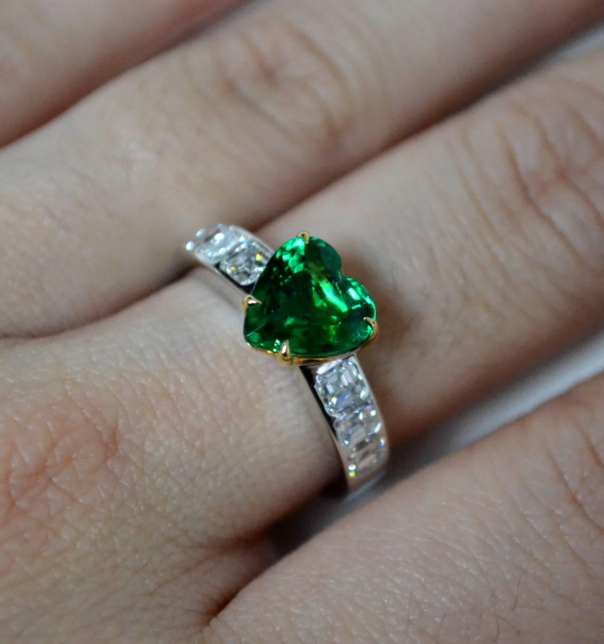 Heart Shaped Emerald Diamond 18 Karat Gold Solitaire Ring For Sale 3