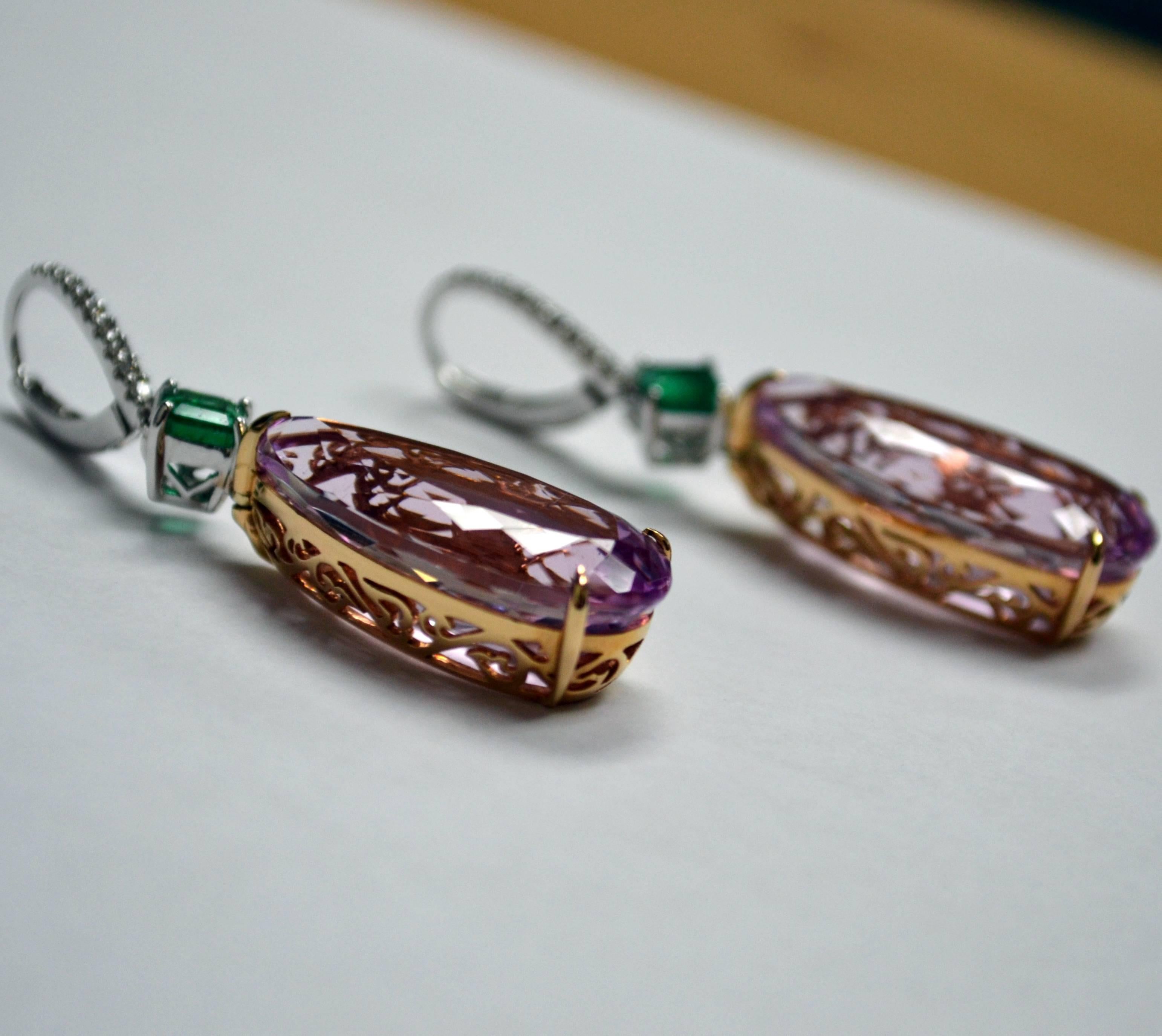 Art Deco 37.82 Carat Pear Kunzites Emeralds 18 Karat Gold Drop Earrings For Sale