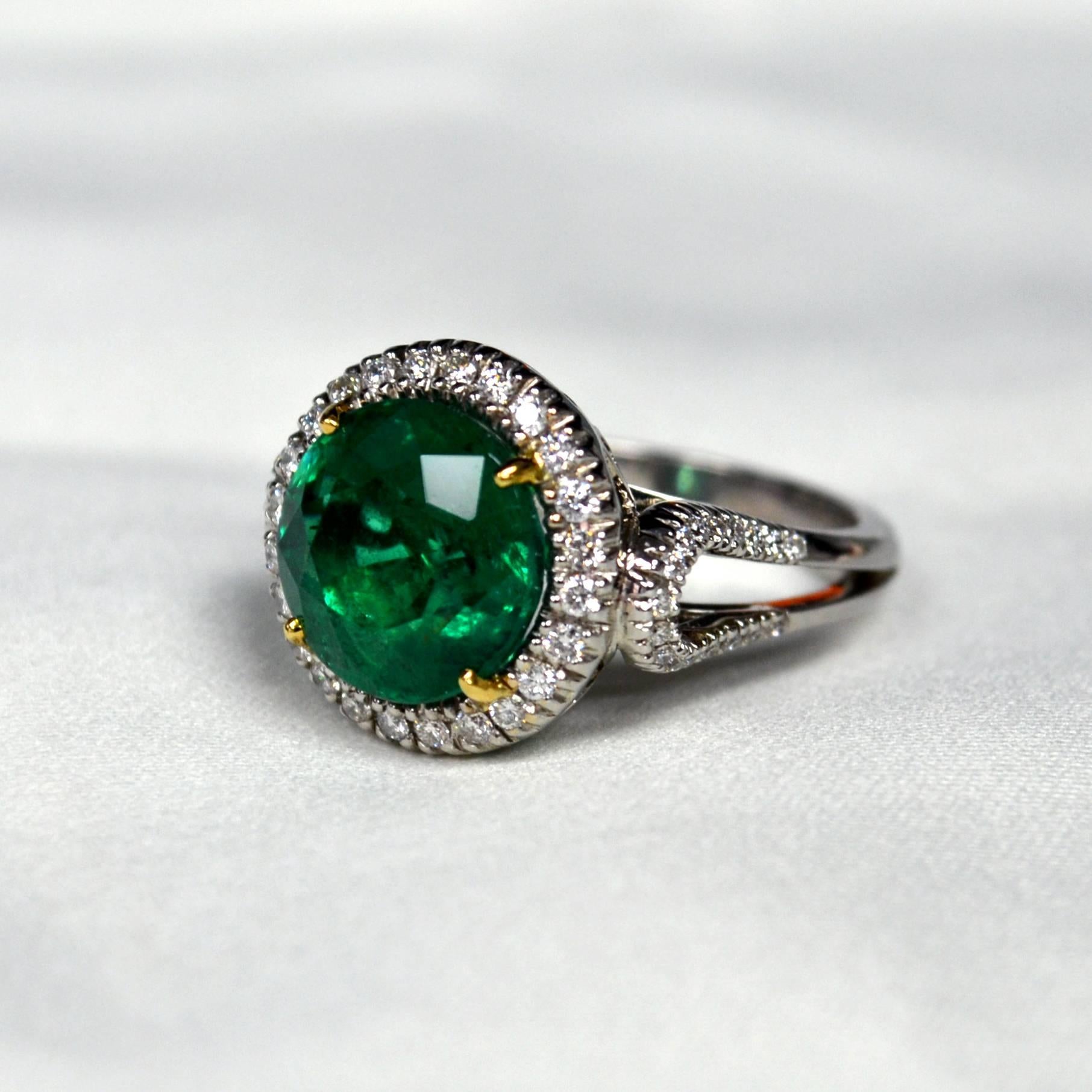 Modern 5.59 Carat Round Zambian Emerald Diamond Gold Ring For Sale