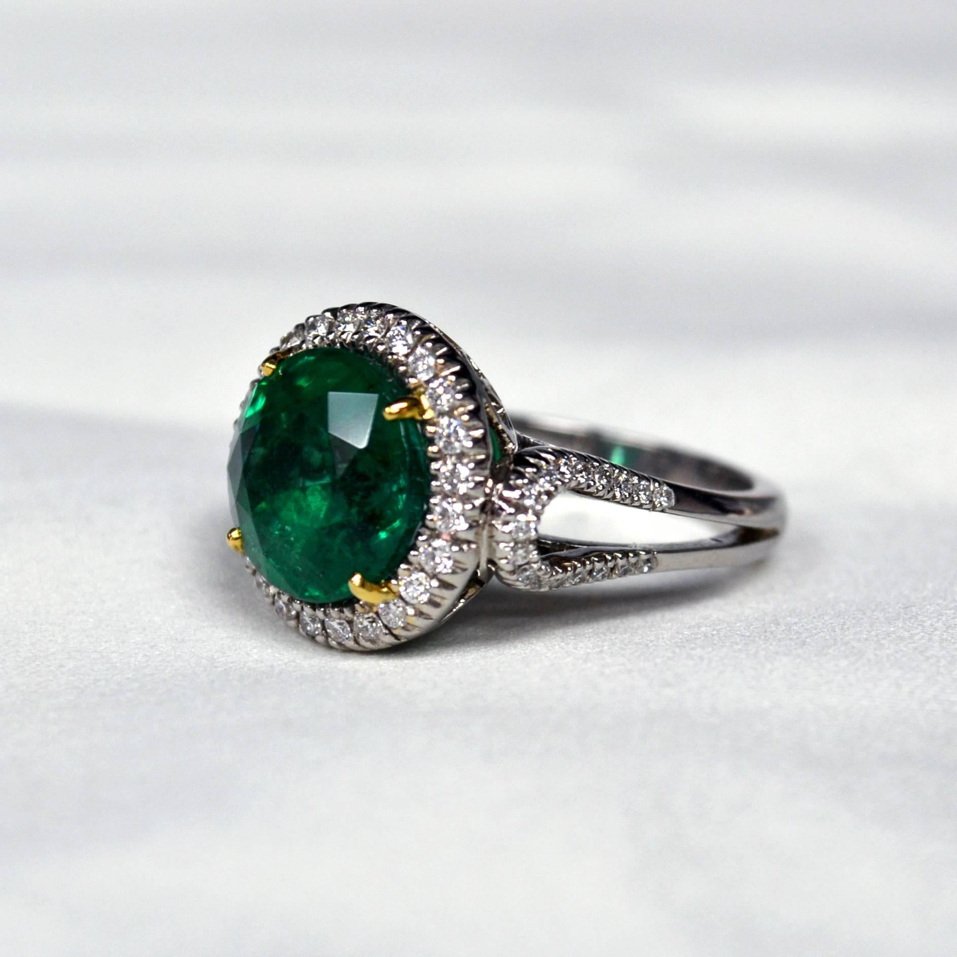 5.59 Carat Round Zambian Emerald Diamond Gold Ring In New Condition For Sale In New York, NY