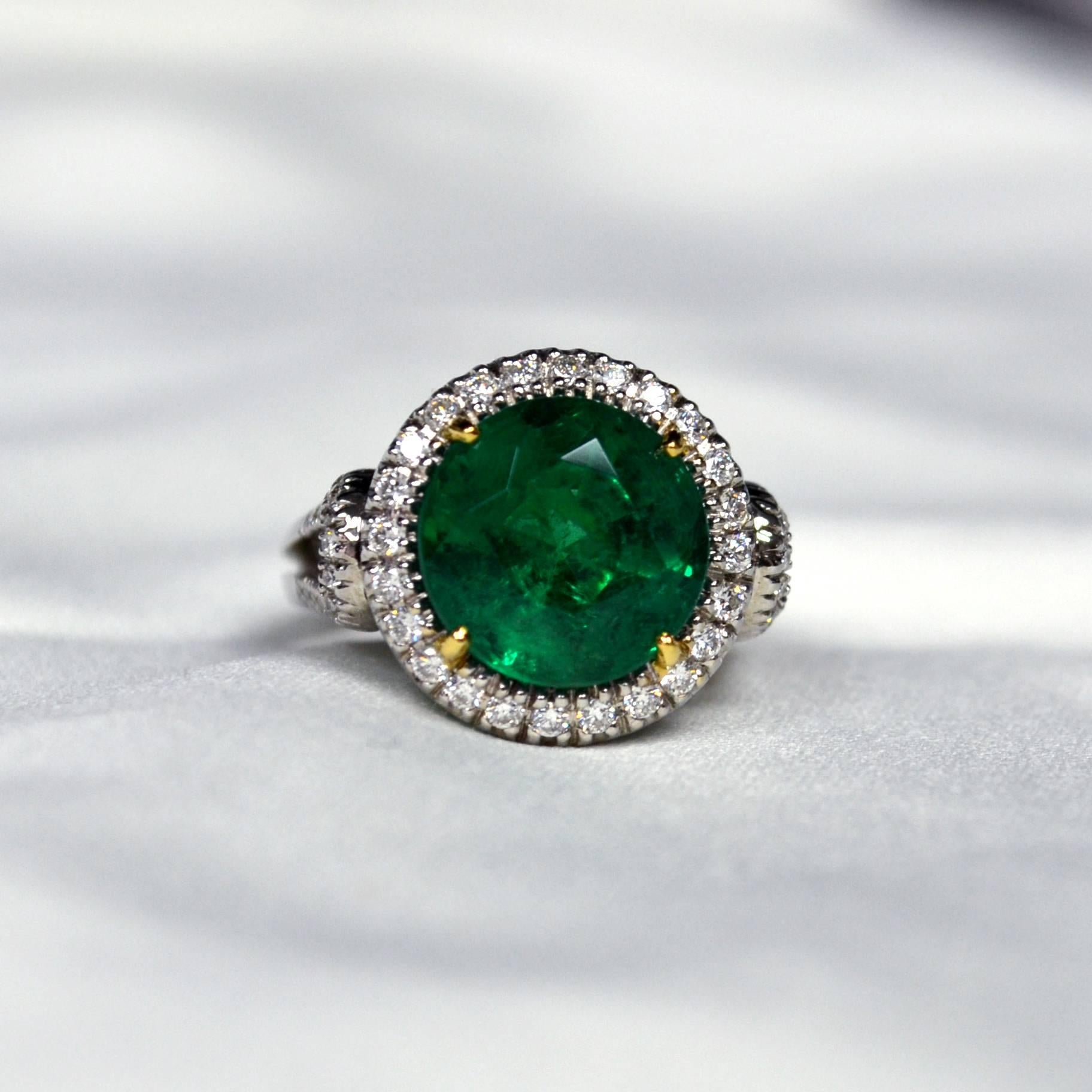Ring in 18 karat white gold set with a round cut Zambian Emerald (5.59 carat) and 58 round brilliant-cut diamonds (0.48 carats).

Ring US Size 6.5
*Complimentary resizing service* 
