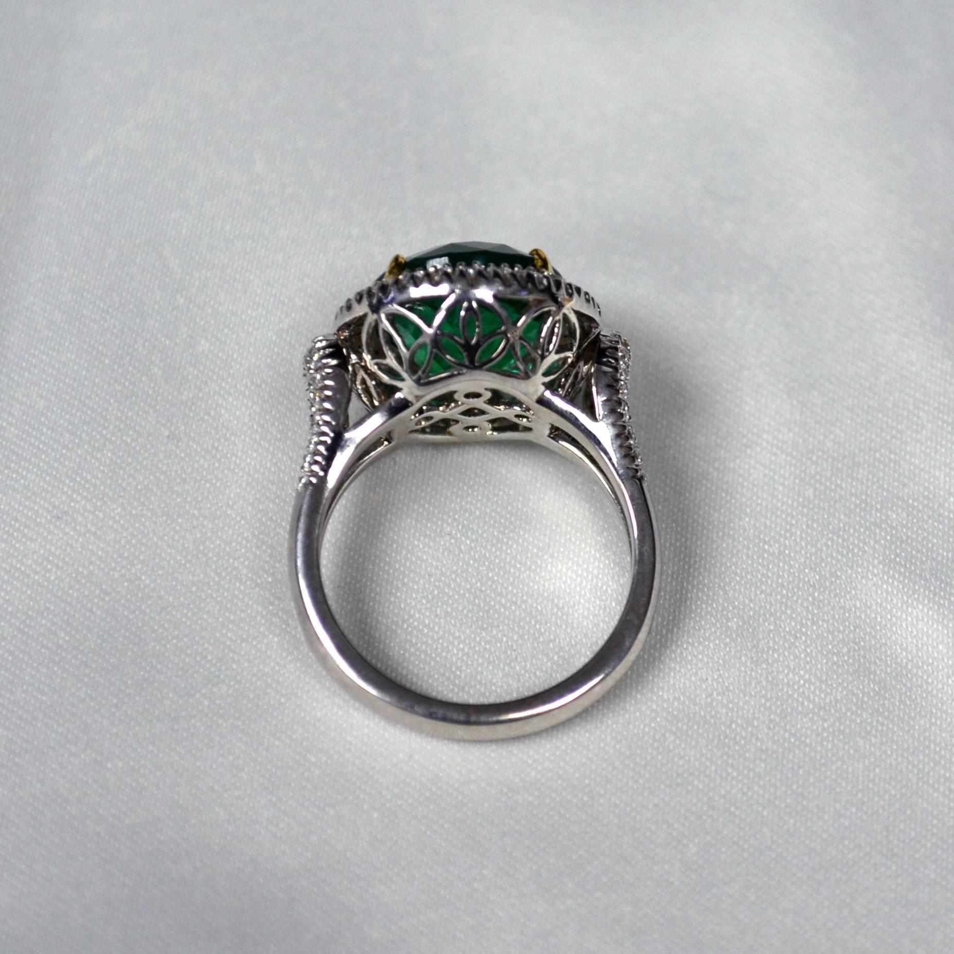Women's or Men's 5.59 Carat Round Zambian Emerald Diamond Gold Ring For Sale