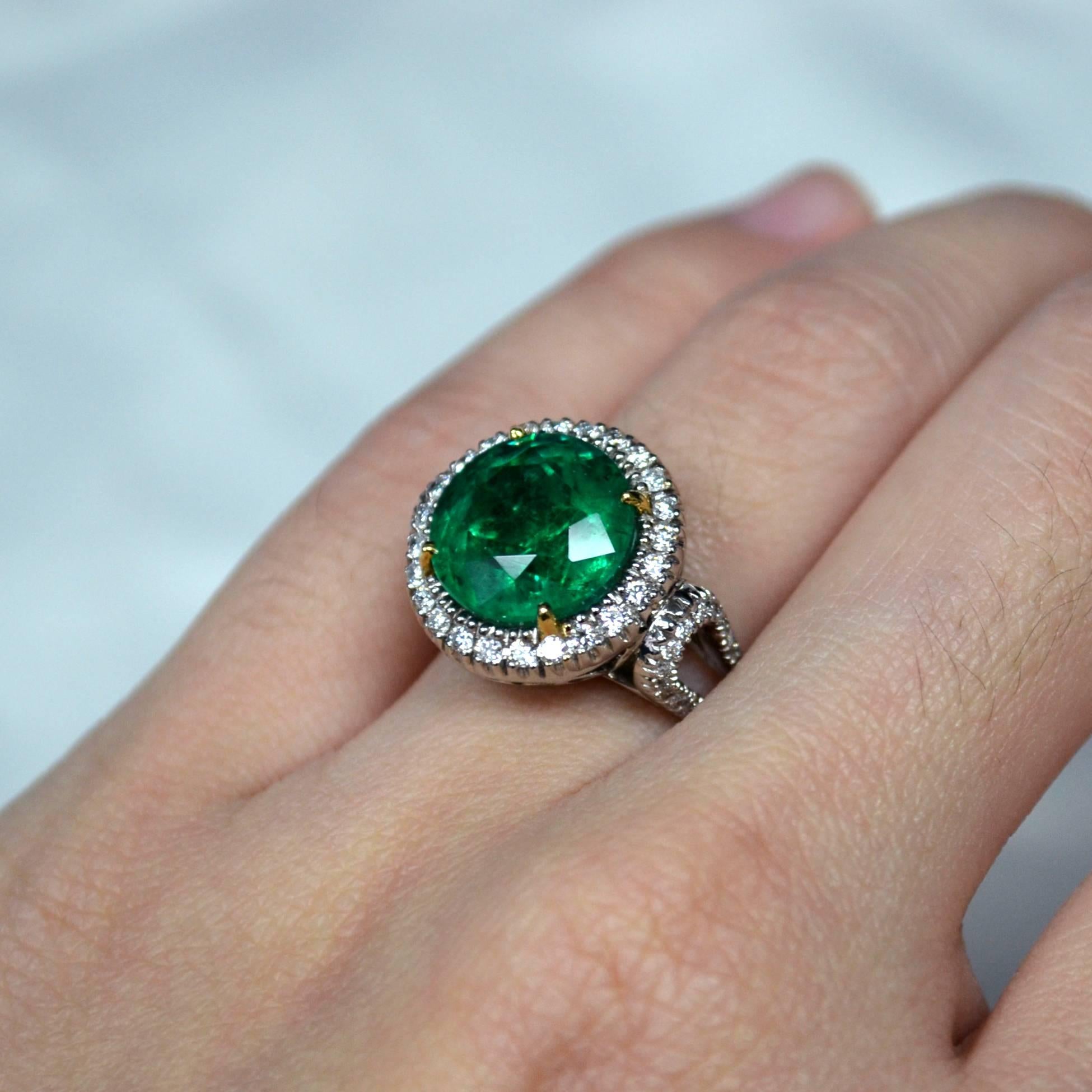 5.59 Carat Round Zambian Emerald Diamond Gold Ring For Sale 1
