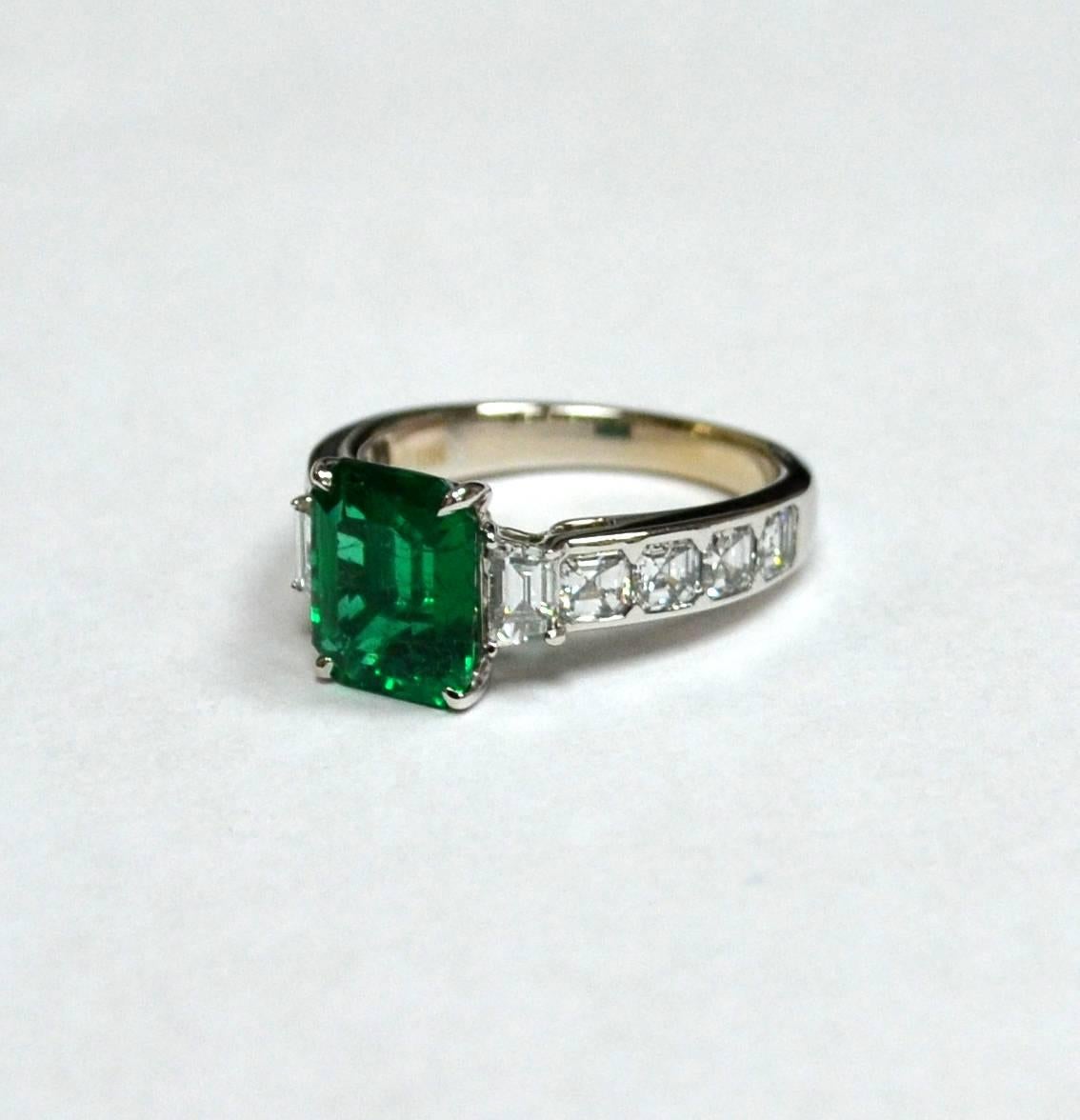 Emerald Cut Zambian Emerald Diamond 18 Karat Gold Engagement Ring In New Condition For Sale In New York, NY