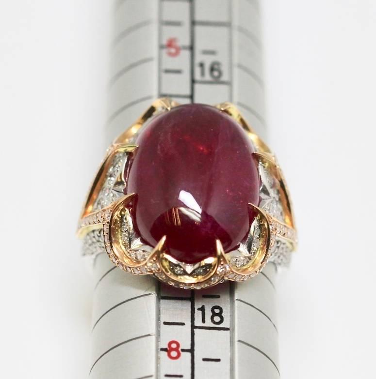 Natural Certified Large Ruby and Diamond Ring in 18 Carat White and Rose Gold In New Condition For Sale In London, GB