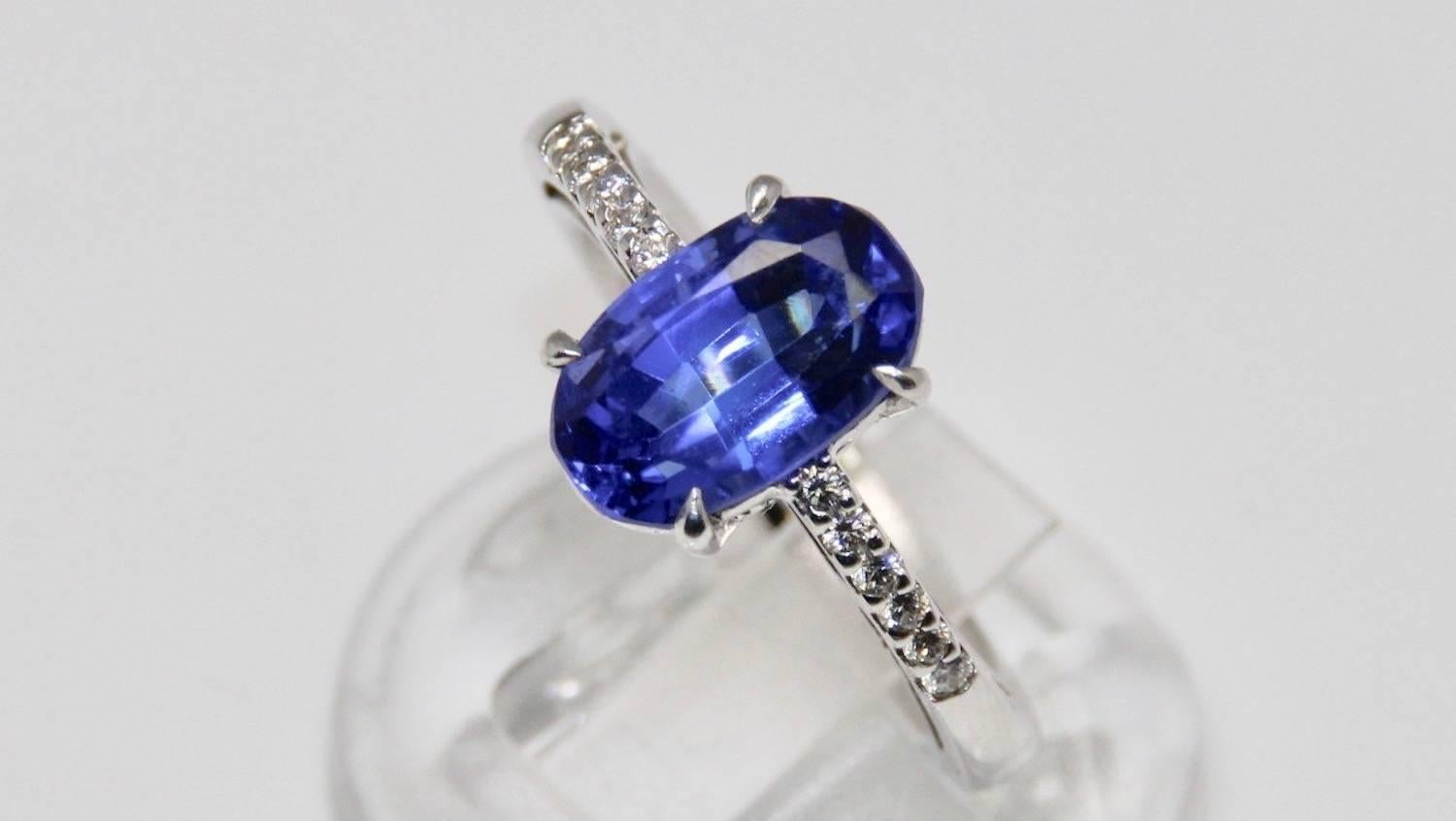 Oval Cut 3.52 Carat Tanzanite and Diamond Ring For Sale