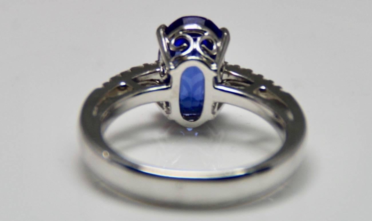 3.52 Carat Tanzanite and Diamond Ring In New Condition For Sale In London, GB