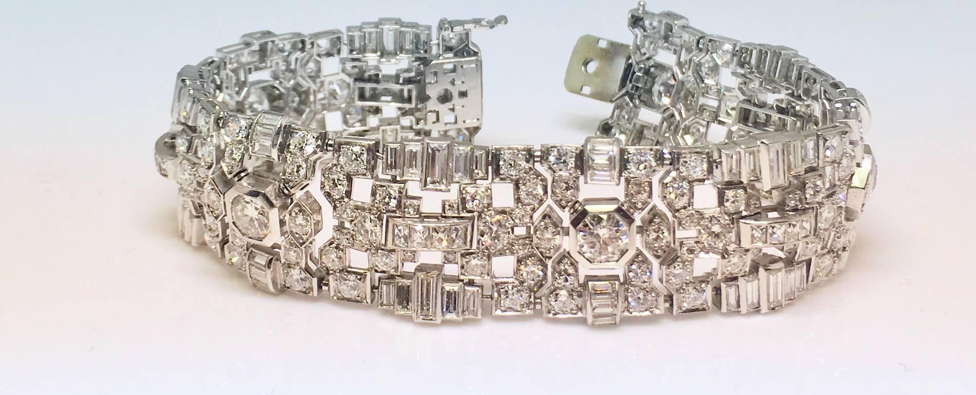 1940s Retro Platinum Flexible Diamond Bracelet In New Condition In London, GB