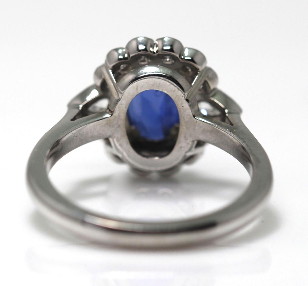 Sapphire 1.85 Carat and Diamond Cluster Ring Mounted in Platinum In New Condition In London, GB