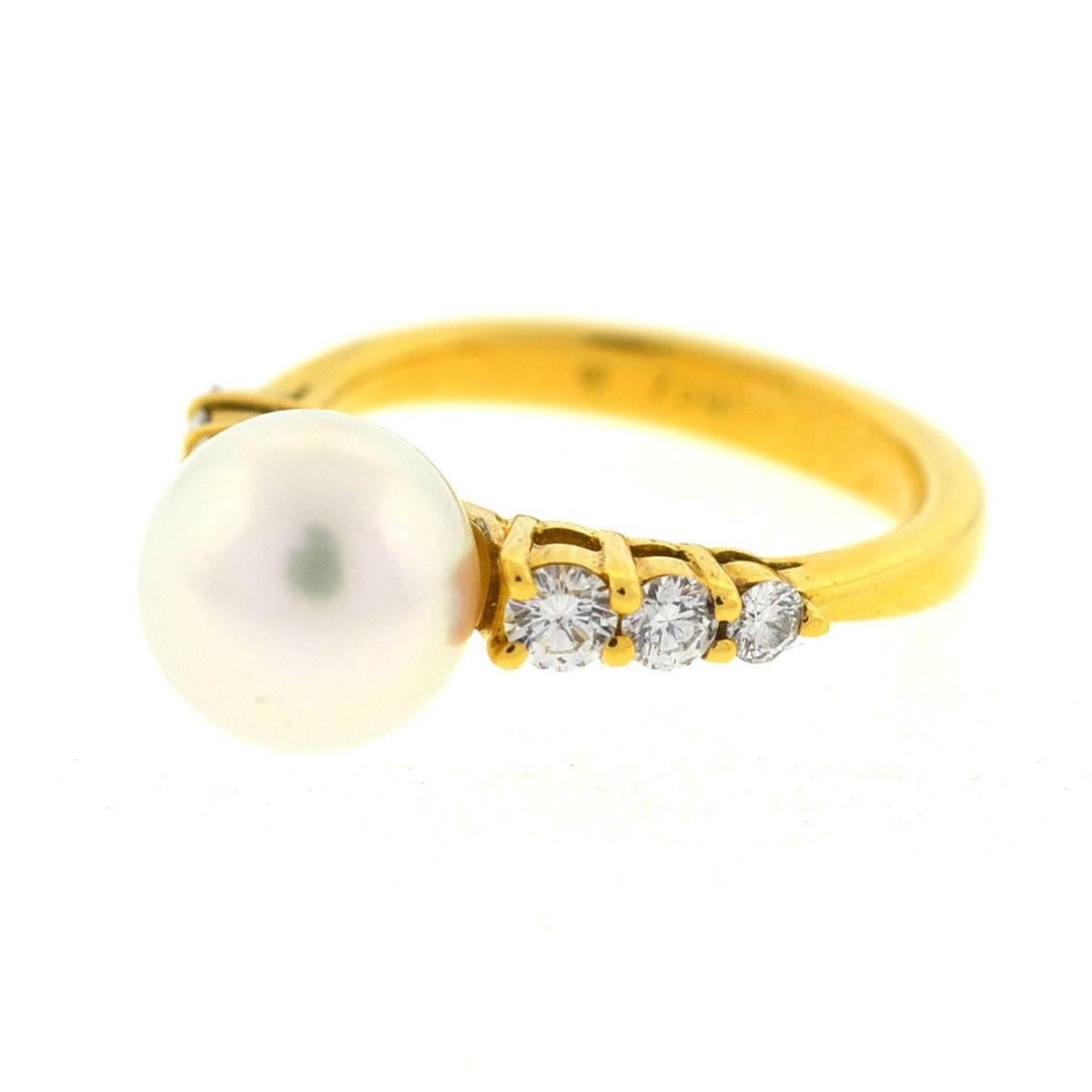 18 Karat Yellow Gold Mikimoto Pearl and Diamond Ladies Ring In Excellent Condition In Boca Raton, FL