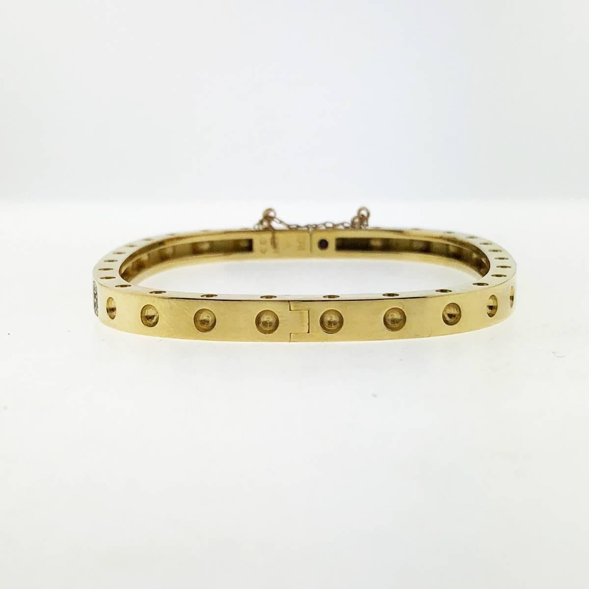 Company - Robert Coin
Style - Bangle Bracelet
Model - Pois Moi
Metal - 18k Yellow Gold
Stones - Diamonds
Weight - 19.84 grams