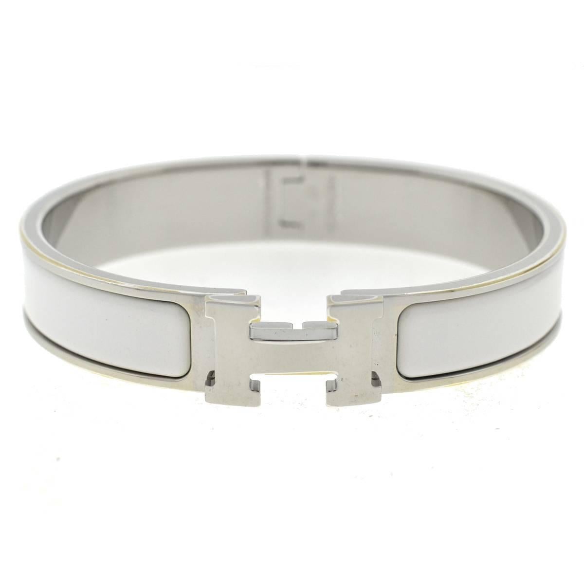 Company - HERMES
Style - H Clic Clac PM White Enamel Narrow Bangle Bracelet
Metal - Polished Silver Palladium
Circumference - 6.25
