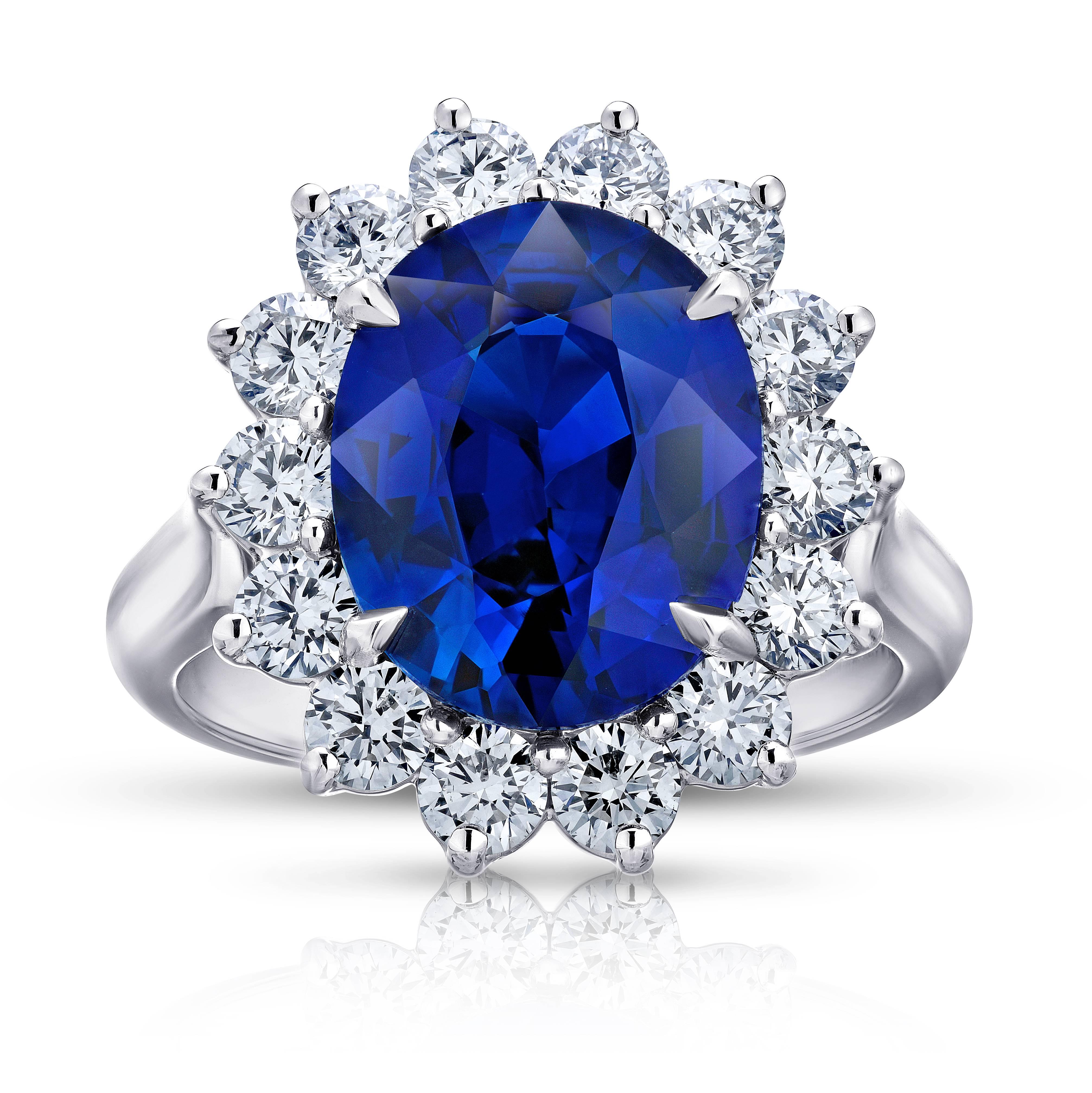 5.55 Carat Oval Blue Sapphire and Diamond Platinum Ring In New Condition In New York, NY