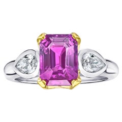 Anello di 4,04 carati con zaffiro rosa taglio smeraldo e diamanti in platino e 18 carati