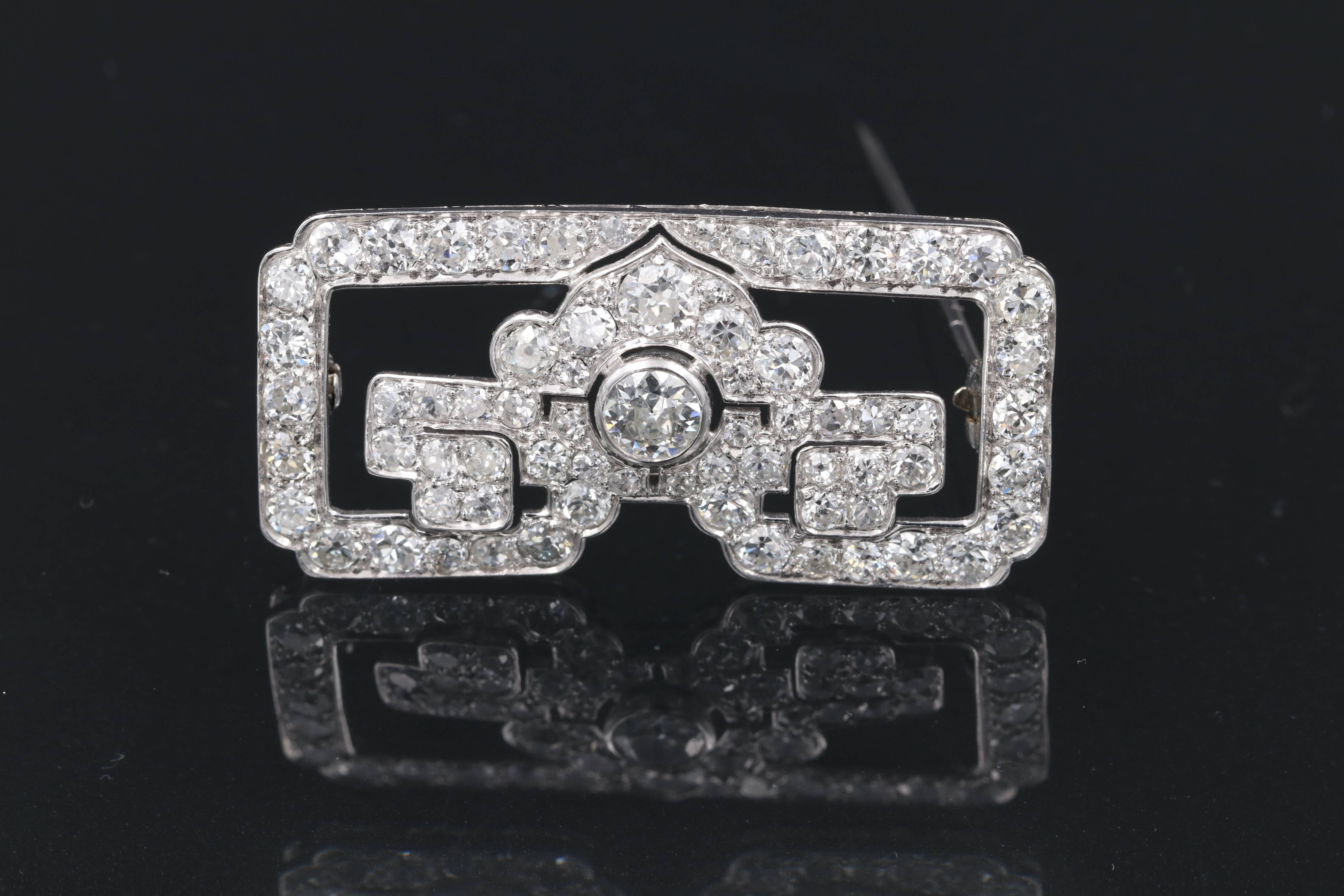 This is a very beautiful Platinum, gold and old european cut diamonds French made art deco brooch (circa 1930). The diamonds are extra white and clear. The weight is approximately 4,5 carats. 
