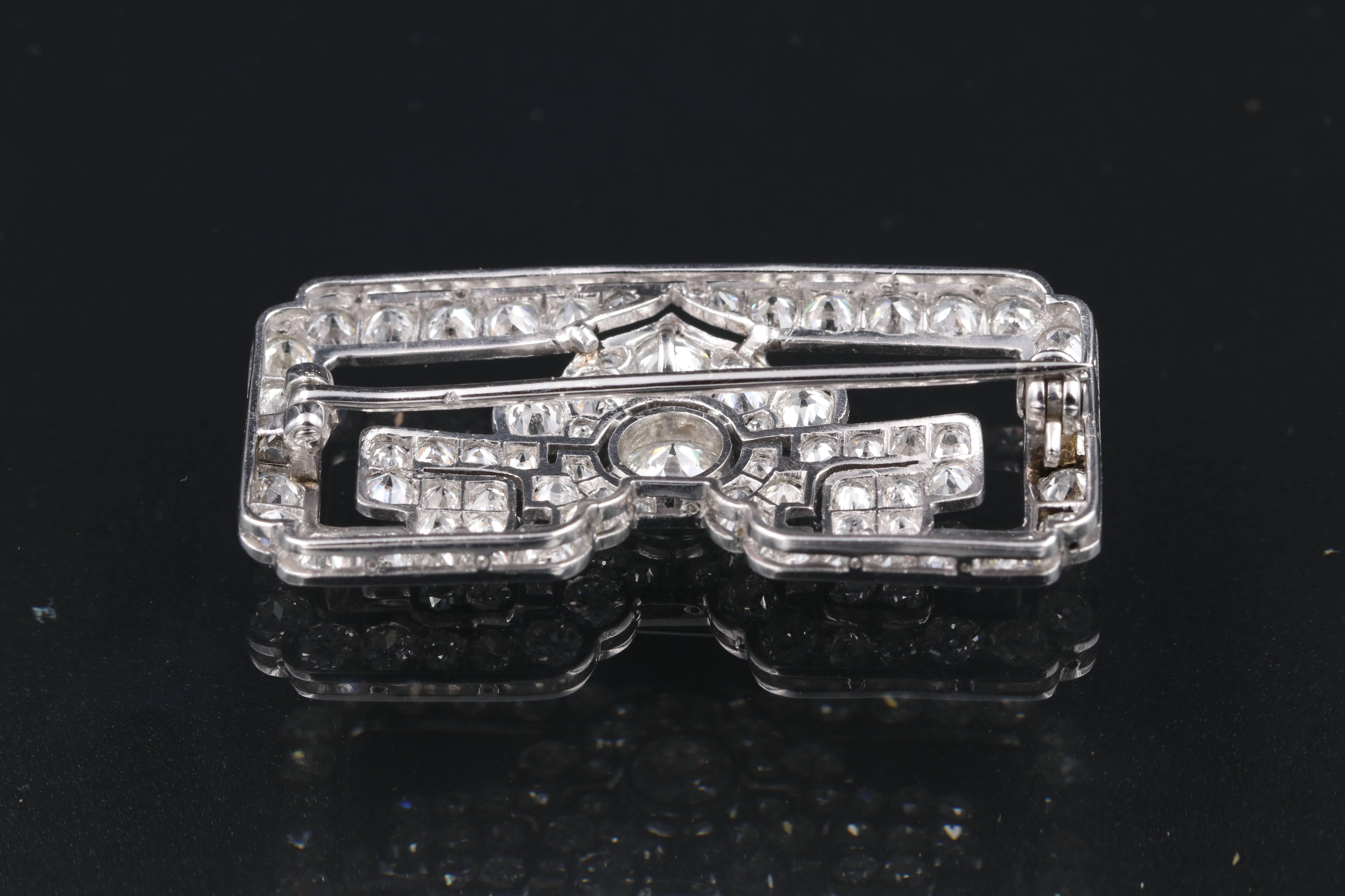 French Art Deco Platinum and Diamonds Brooch In Excellent Condition In Saint-Ouen, FR