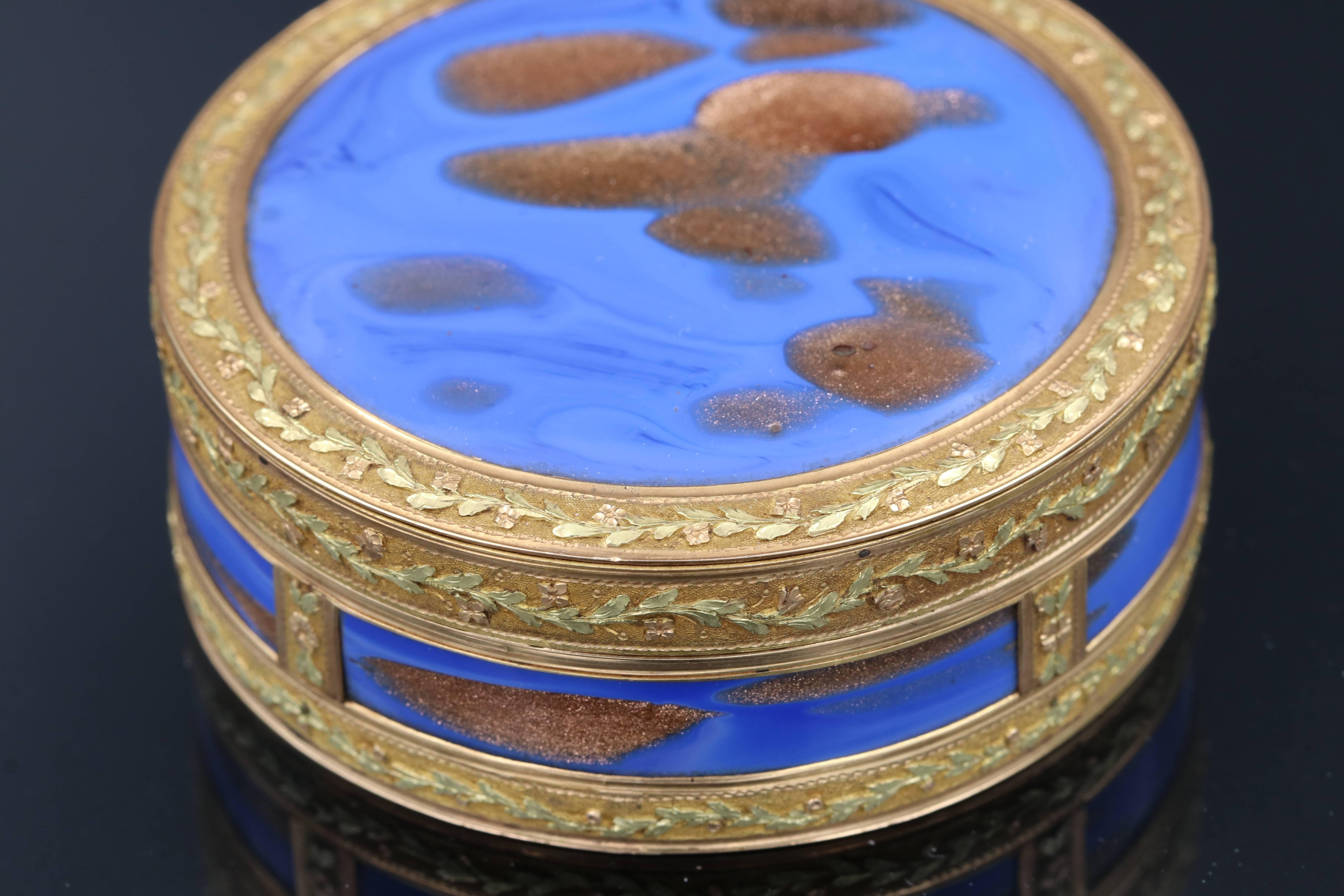 Beautiful and delicate antique French box, made of 3 colour 18k gold, tortoise shell inside and aventurine Glass. Very good condition.
The maker is the French master Jean-Henri Clément. (Hallmarks)
The boxe was made in Paris between 1782 and 1789.