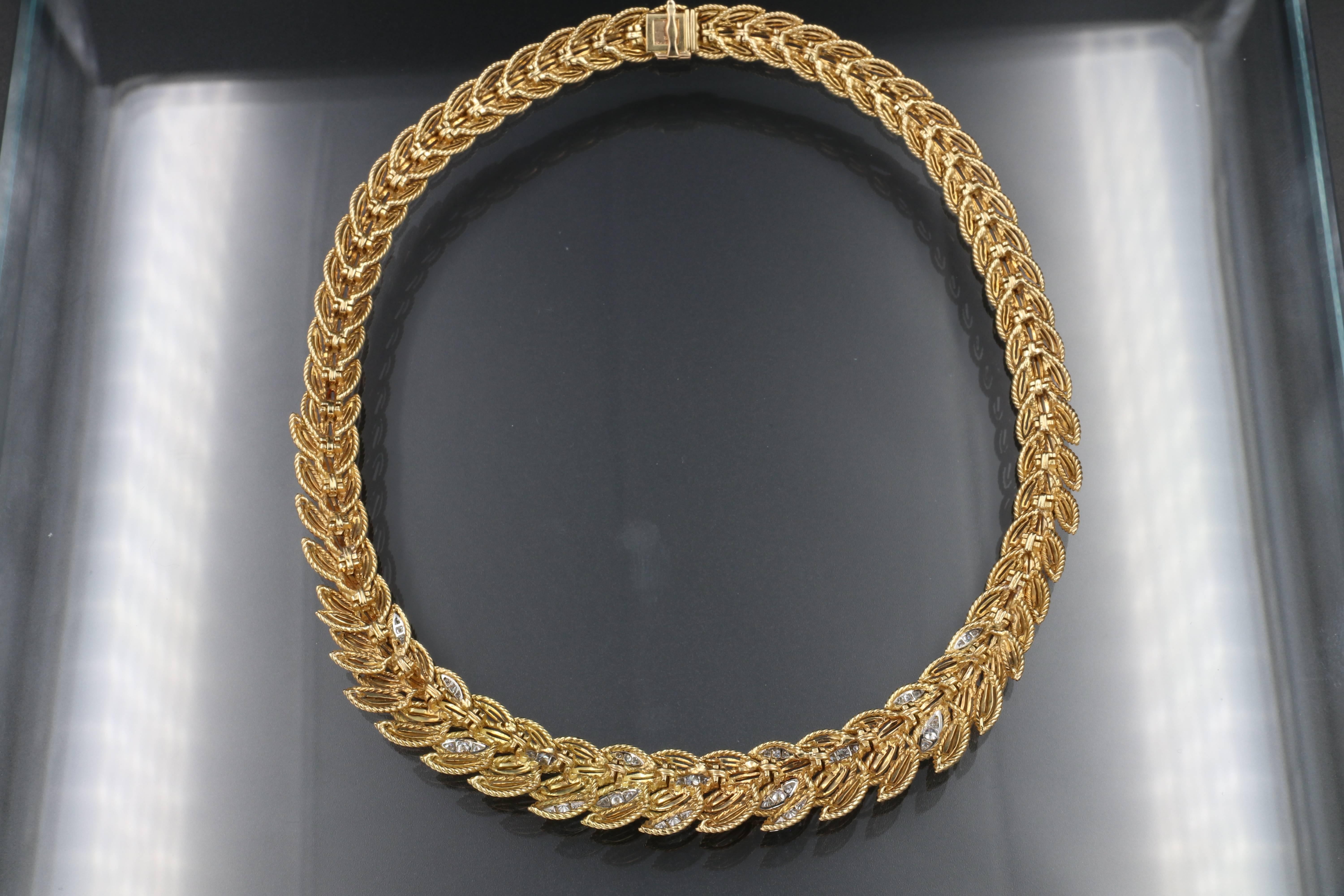 Round Cut Van Cleef & Arpels Gold, Platinum and Diamonds Necklace, circa 1960