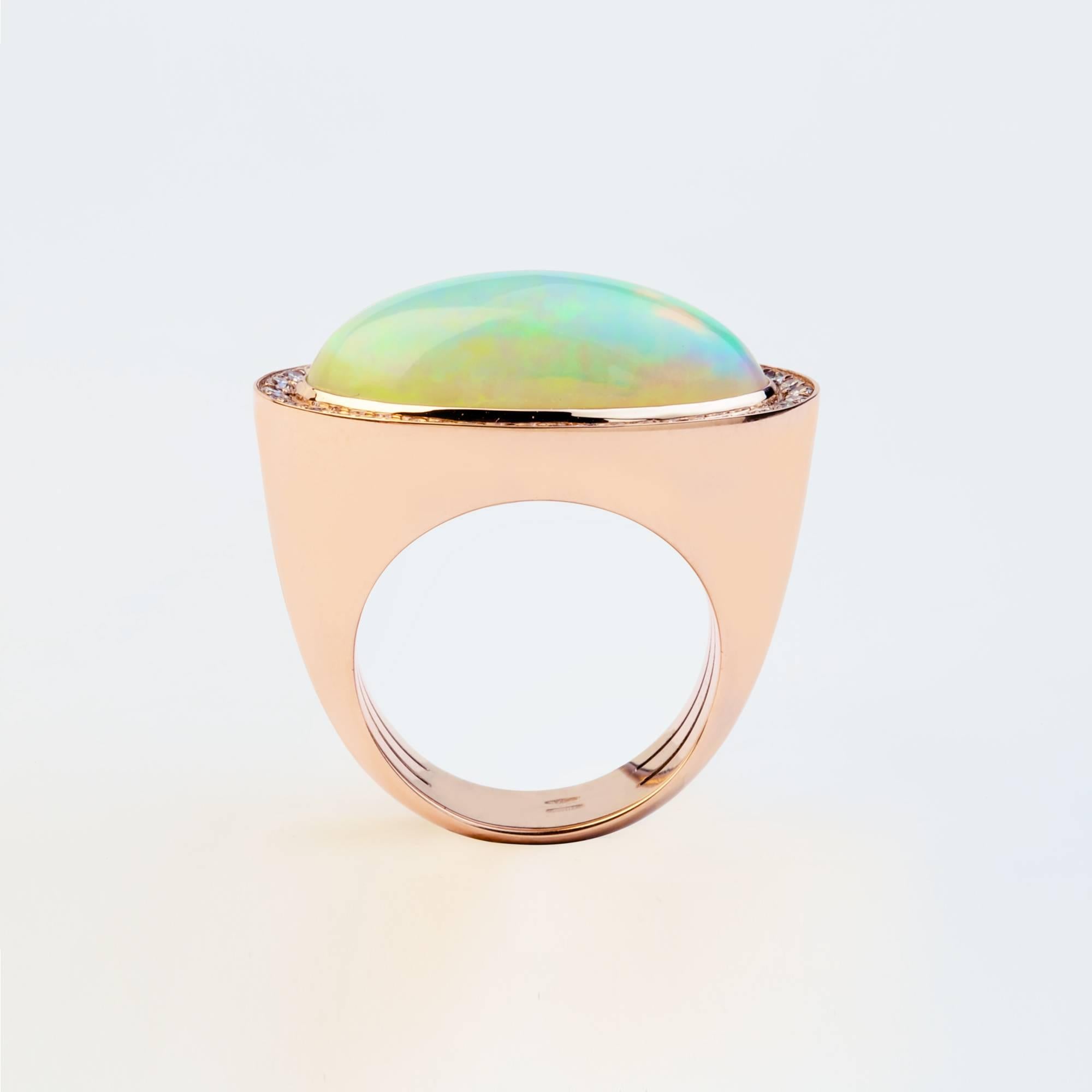 Italian Size 14 - US size 6 3/4 - FR size 54
On request you can view variants of this ring with other Flash Opal stones.