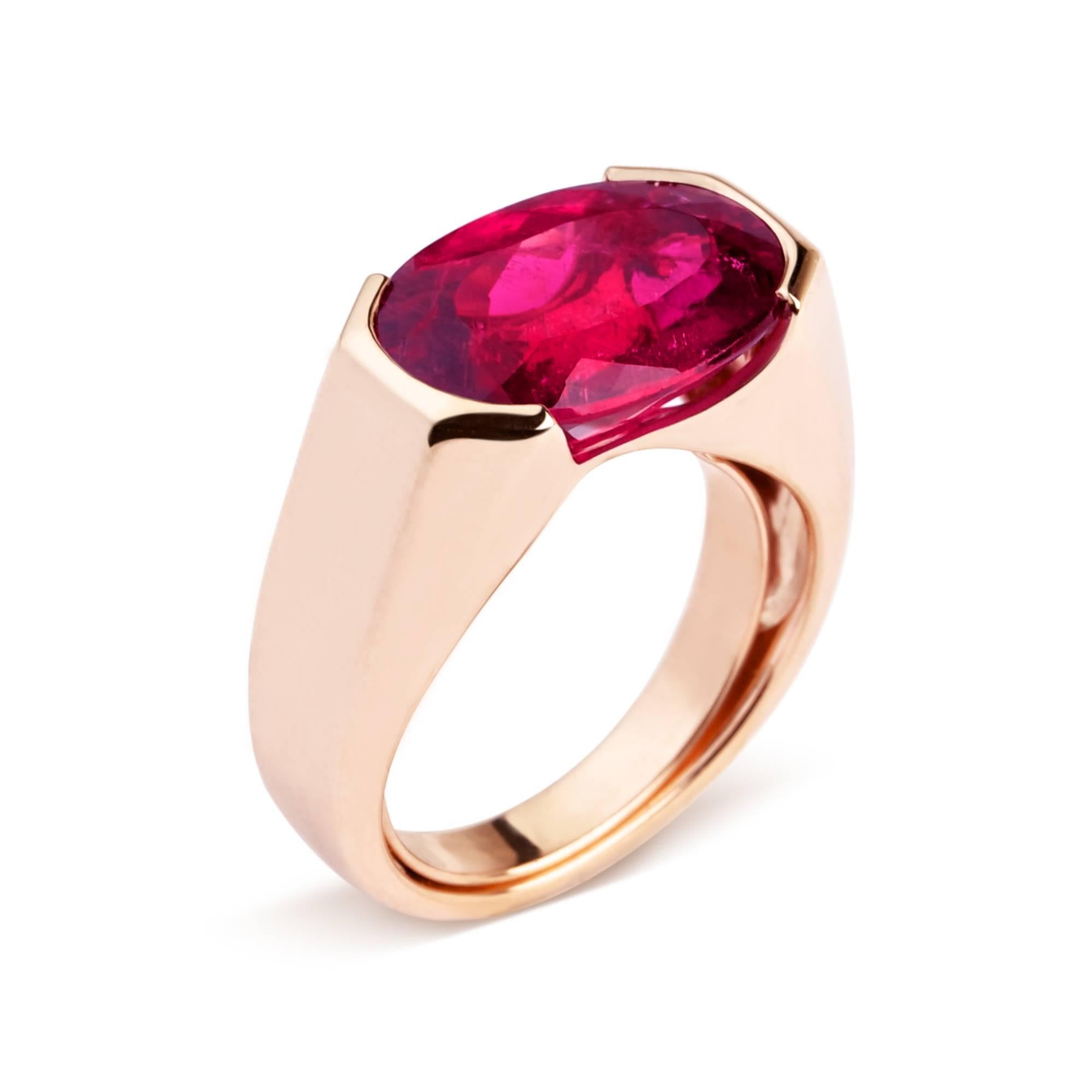 Handmade in Italy
Rubelite 8.58ct. - Rose Gold 18k
Italian size 14.5 - US size 7 - FR size 54.5
The ring have an internal spring to adjust the size up to two sizes less.