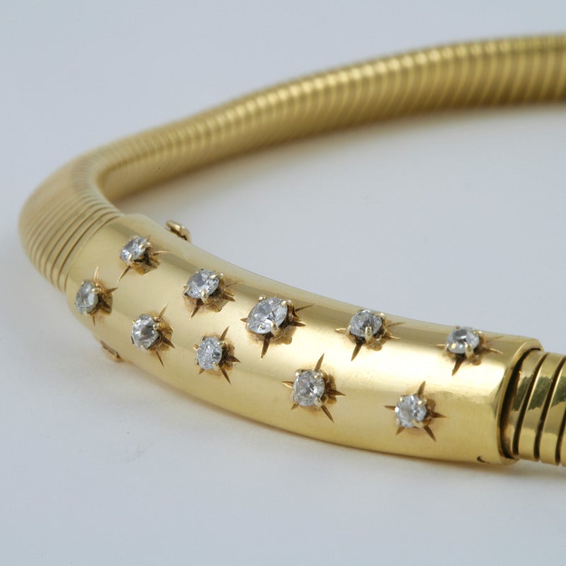 Van Cleef & Arpels Retro Tubogas Diamond Gold Necklace In Excellent Condition In New York, NY