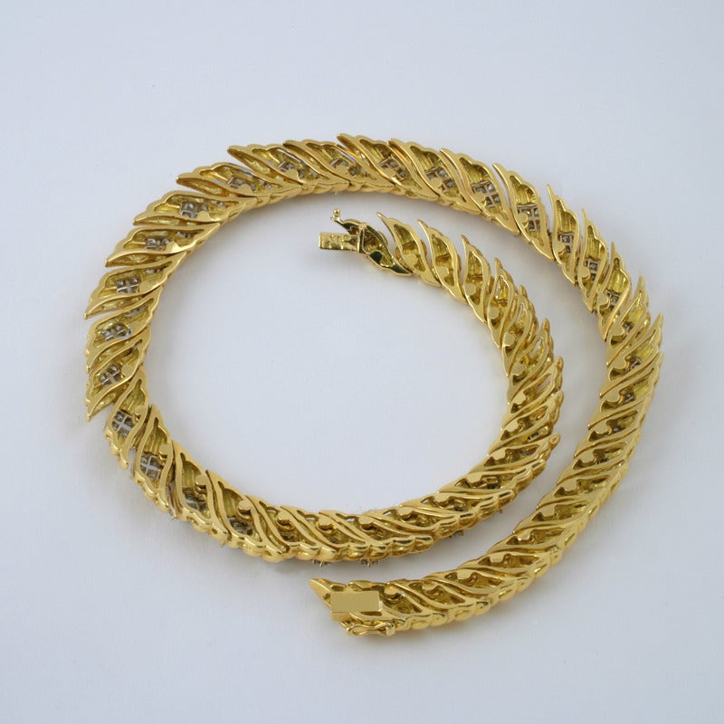 Women's 1980s Diamond and Gold Necklace For Sale