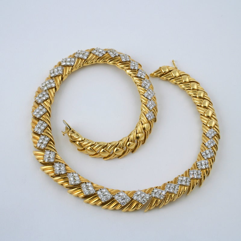1980s Diamond and Gold Necklace In Excellent Condition For Sale In New York, NY
