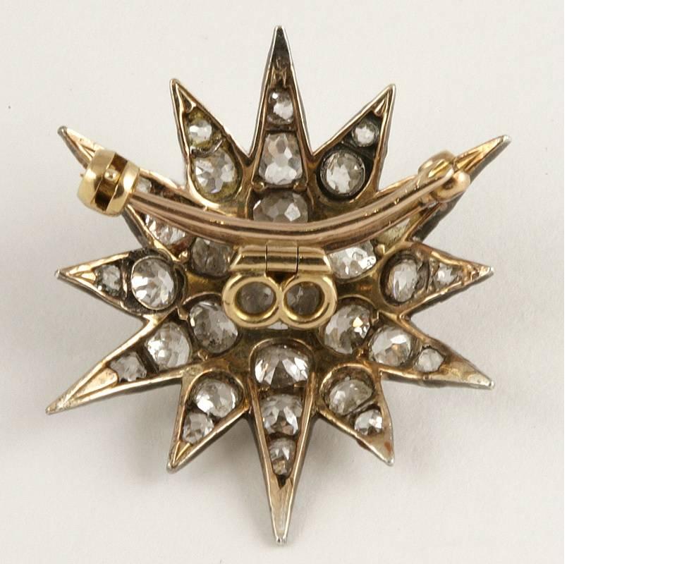 An English Antique silver top 15 karat gold brooch with diamonds. The brooch has 45 old mine-cut diamonds with an approximate total weight of 2.45 carats. With detachable brooch fitting.

Stars were the most popular jewelry motif during the Grand