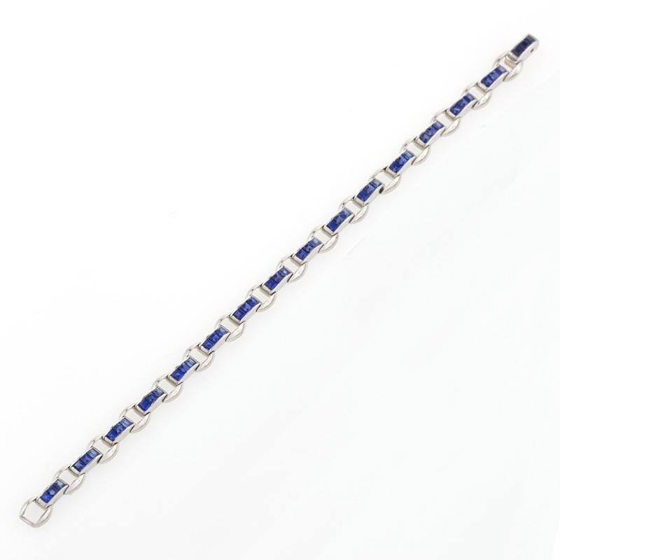 An American Estate platinum bracelet with sapphires attributed to Oscar Heyman. The sapphire bracelet has 48 calibre-cut sapphires with an approximate total weight of 4.80 carats. The bracelet is made of sapphire set links interspersed with open