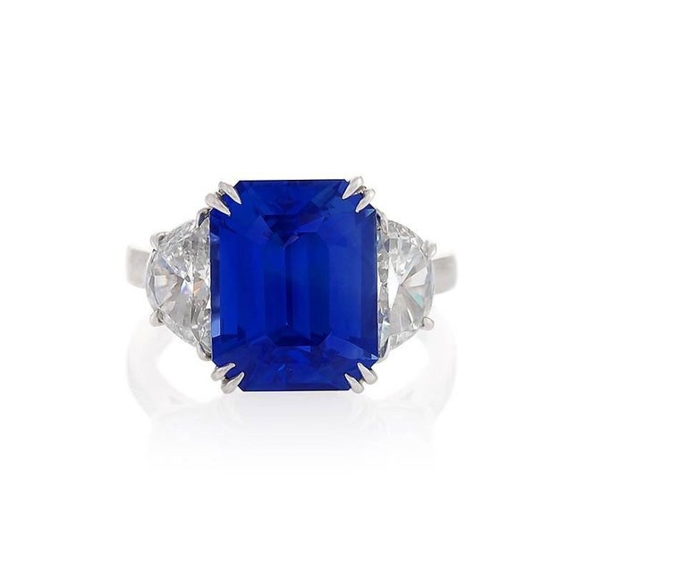 Modern Ceylon No-Heat Sapphire and Half-Moon Diamond Ring For Sale