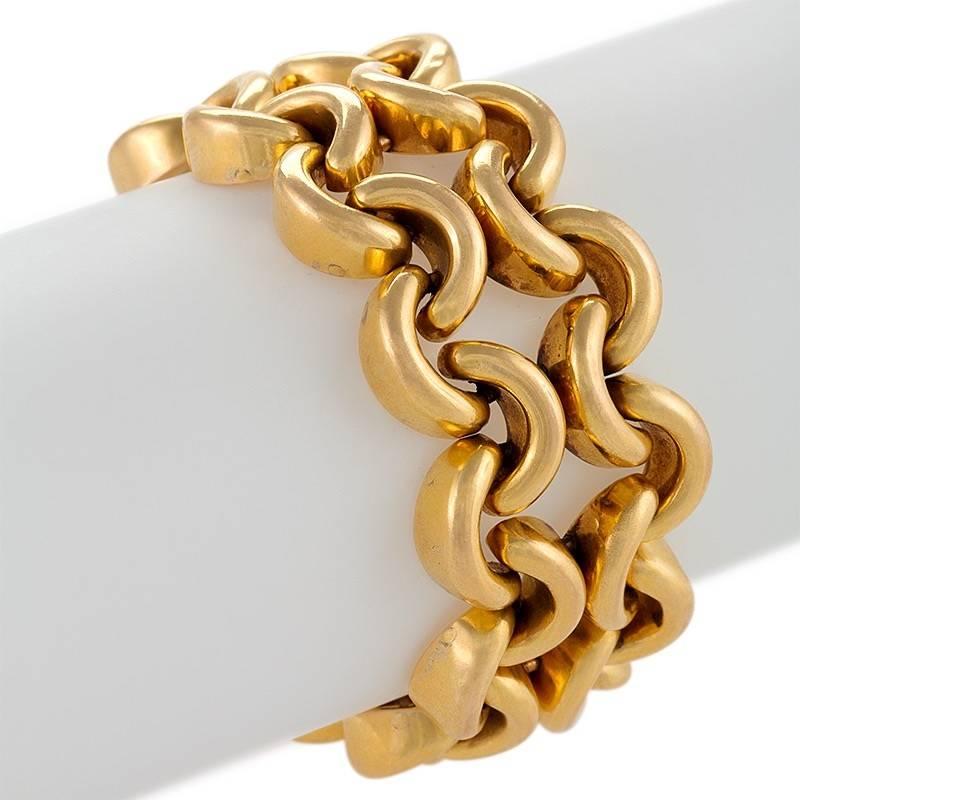 A French Mid-20th Century 18 karat gold bracelet. The flexible polished gold bracelet is composed of 4 rows of interlocking half moon elements creating an openwork link motif. Circa 1950's.

Signed, French assay and maker's marks (partial).
 
(MG