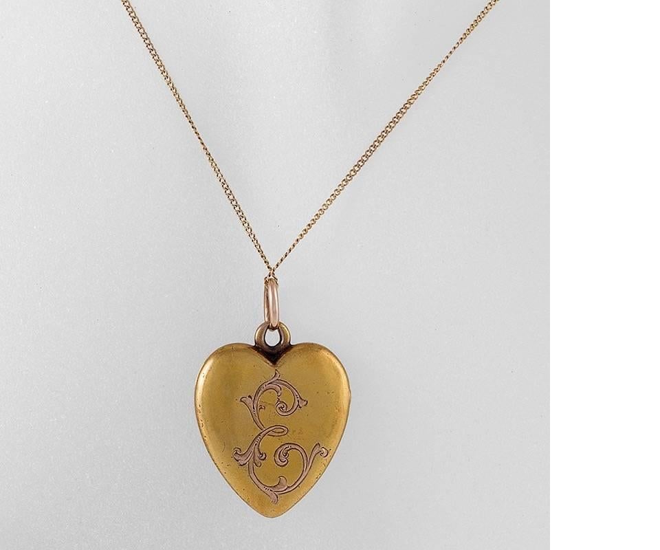 Early 20th Century Gold and Enamel Heart or Pansy Locket In Excellent Condition In New York, NY