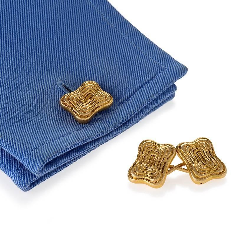 A pair of American Art Nouveau 18 karat gold cuff links by Tiffany & Co. The double sided cuff links are made in a curved rectangular shape with a dimensional concentric motif. Circa 1900.

Signed, “Tiffany & Co”. 

(MG #17403)