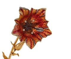 Koch Deutsche Blumenbrosche im Jugendstil mit Diamanten und Plique--jour-Emaille