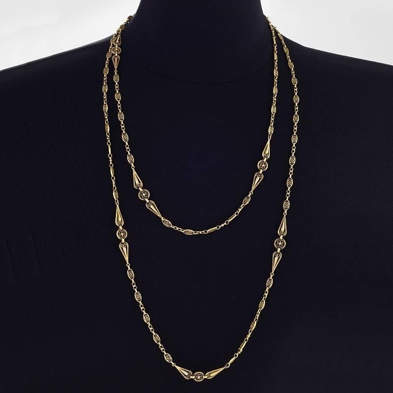 French Art Nouveau Gold Long Chain In Excellent Condition In New York, NY